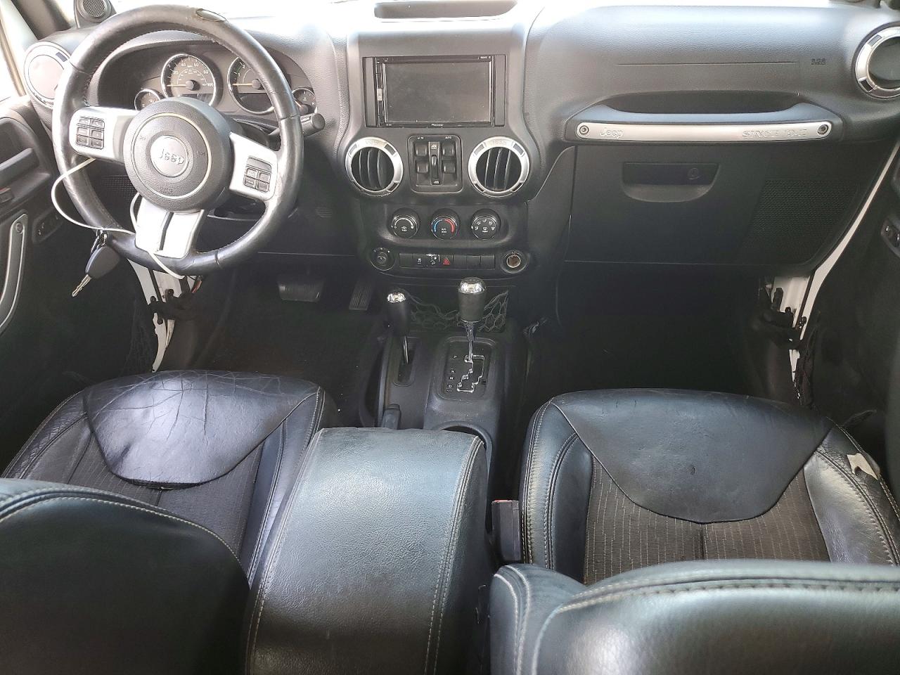 2014 Jeep Wrangler Unlimited Sport White vin: 1C4BJWDG7EL172399