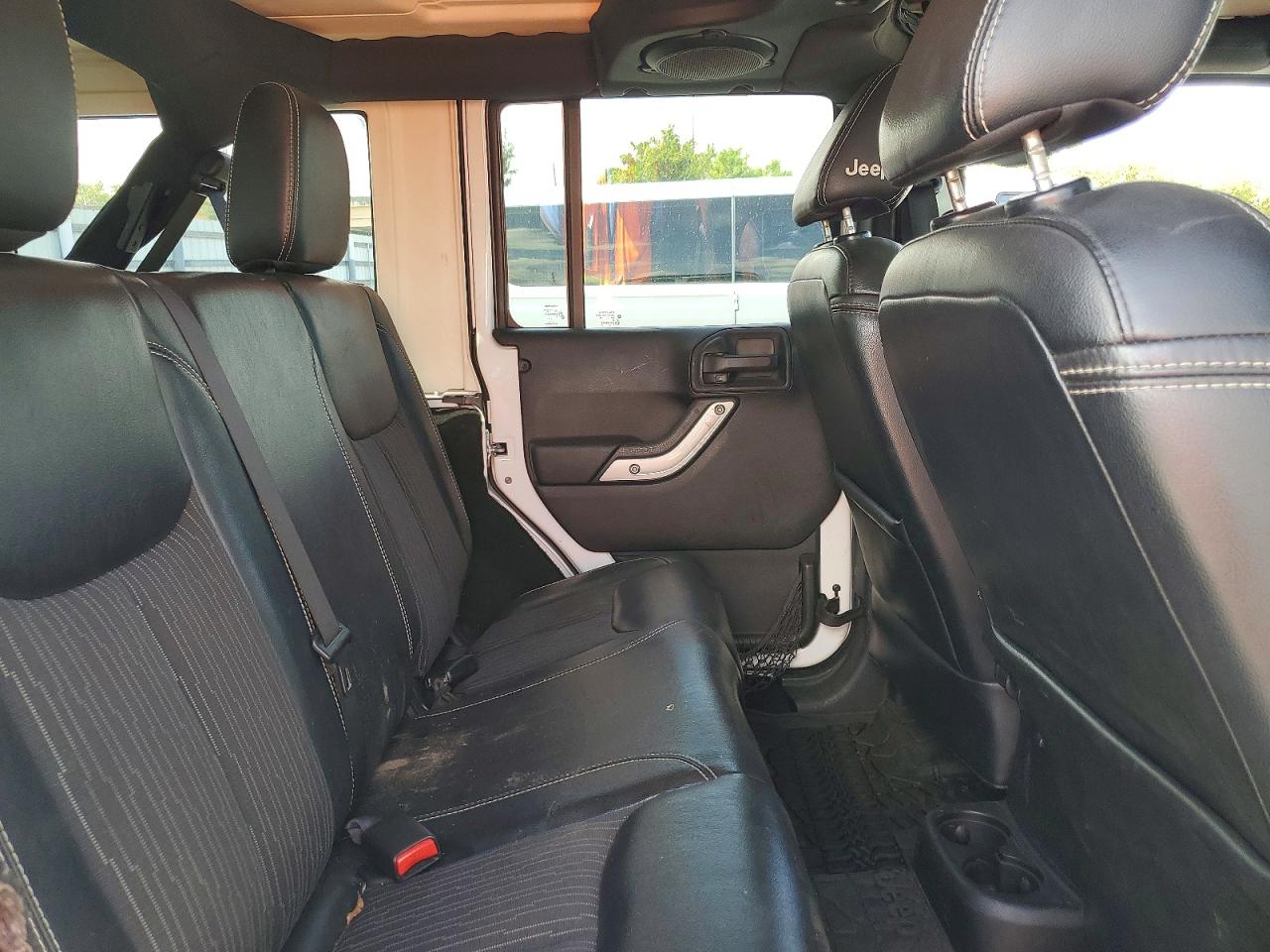 2014 Jeep Wrangler Unlimited Sport White vin: 1C4BJWDG7EL172399