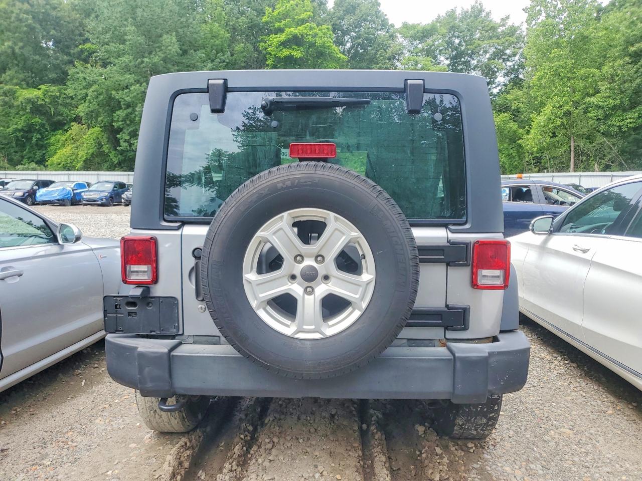 2014 Jeep Wrangler Unlimited Sport Gray vin: 1C4BJWDG7EL216935