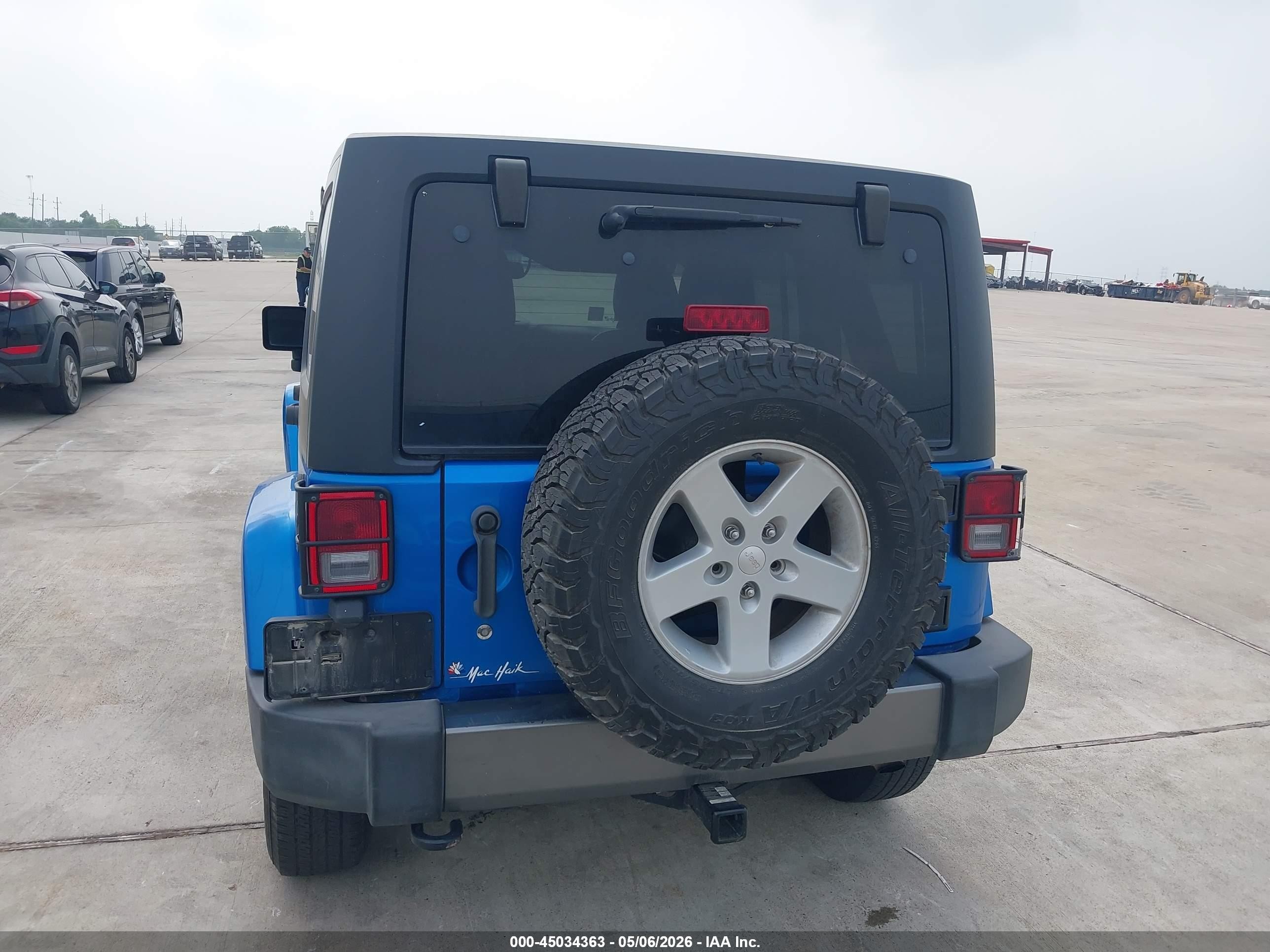 2014 Jeep Wrangler Unlimited Freedom Edition Blue vin: 1C4BJWDG7EL222802