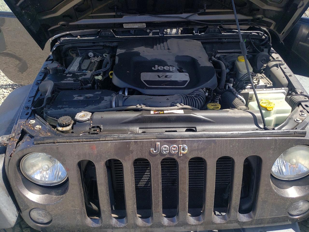 2014 Jeep Wrangler Unlimited Sport Black vin: 1C4BJWDG7EL253032