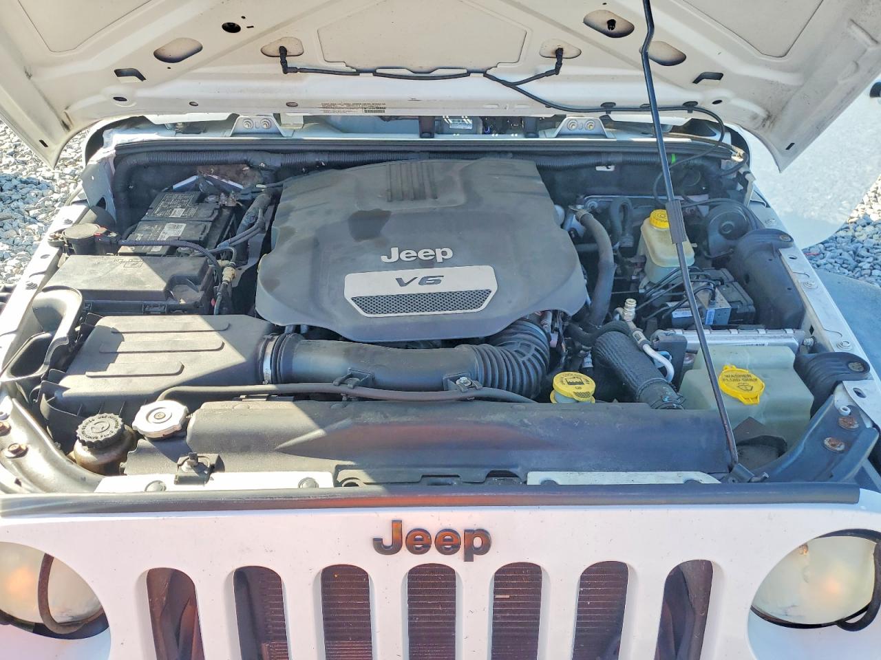 2014 Jeep Wrangler Unlimited Sport Белый vin: 1C4BJWDG7EL268890