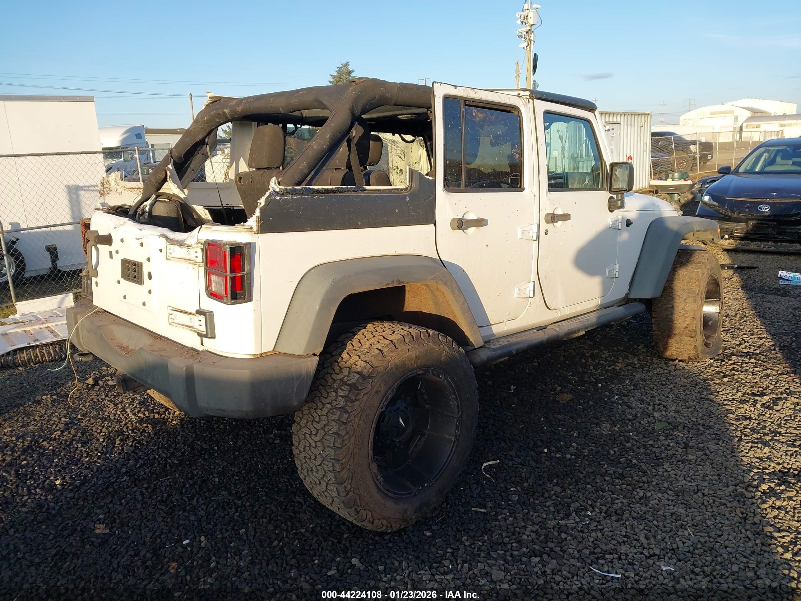 2014 Jeep Wrangler Unlimited Sport White vin: 1C4BJWDG7EL281221