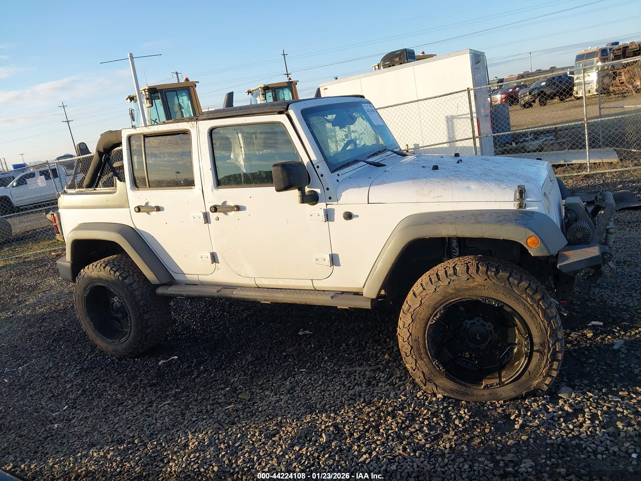 2014 Jeep Wrangler Unlimited Sport White vin: 1C4BJWDG7EL281221
