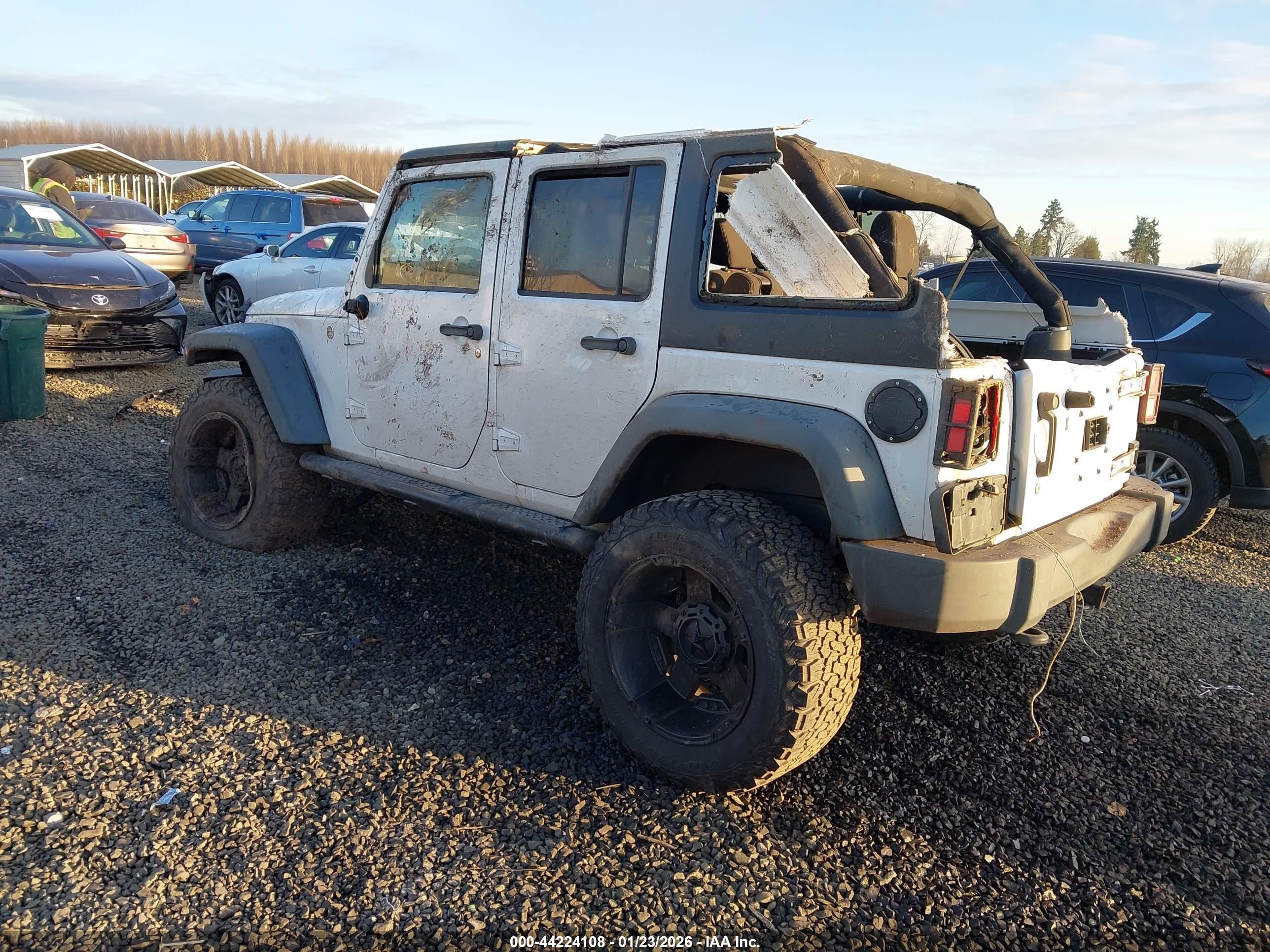 2014 Jeep Wrangler Unlimited Sport White vin: 1C4BJWDG7EL281221