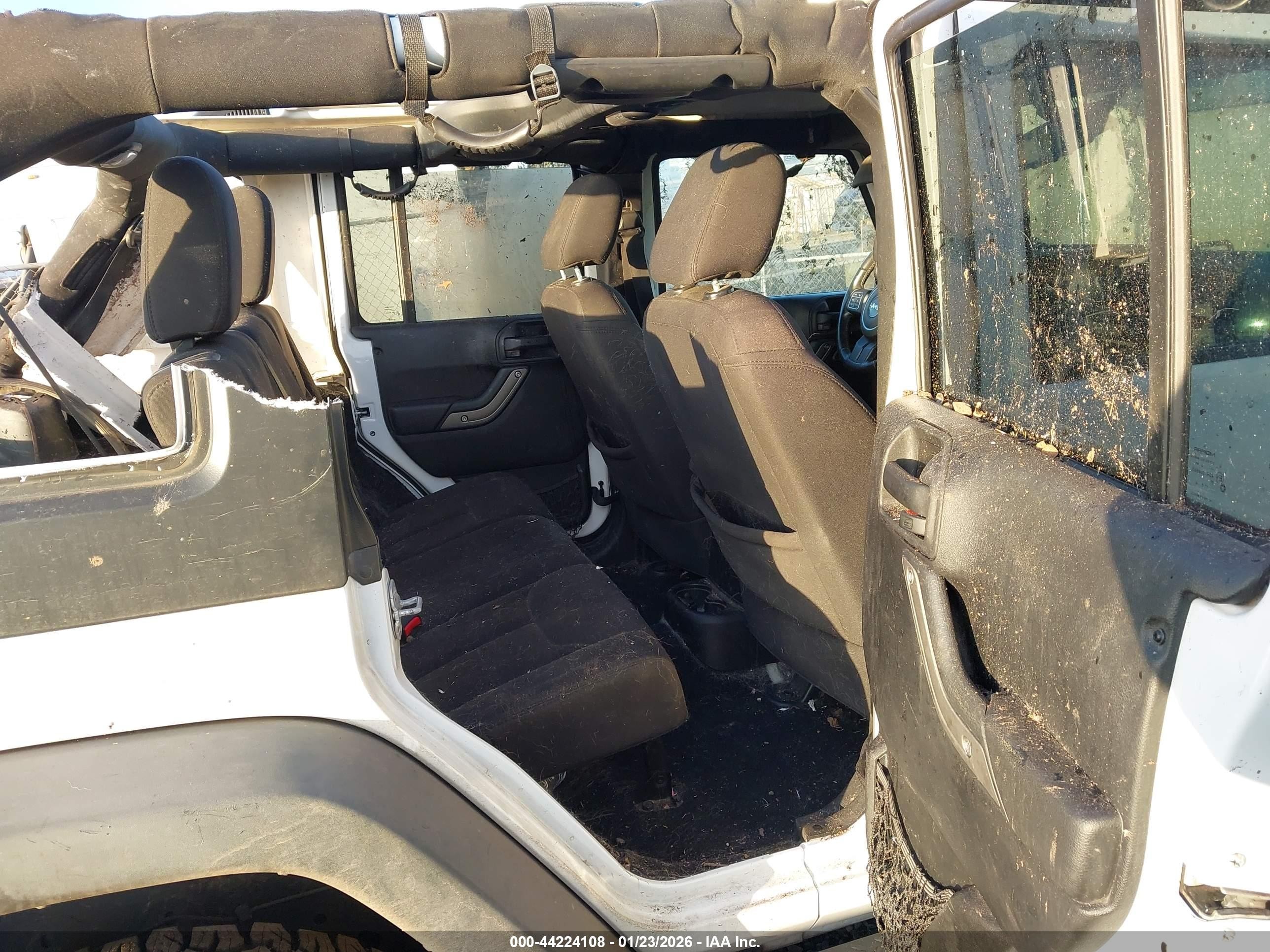 2014 Jeep Wrangler Unlimited Sport White vin: 1C4BJWDG7EL281221