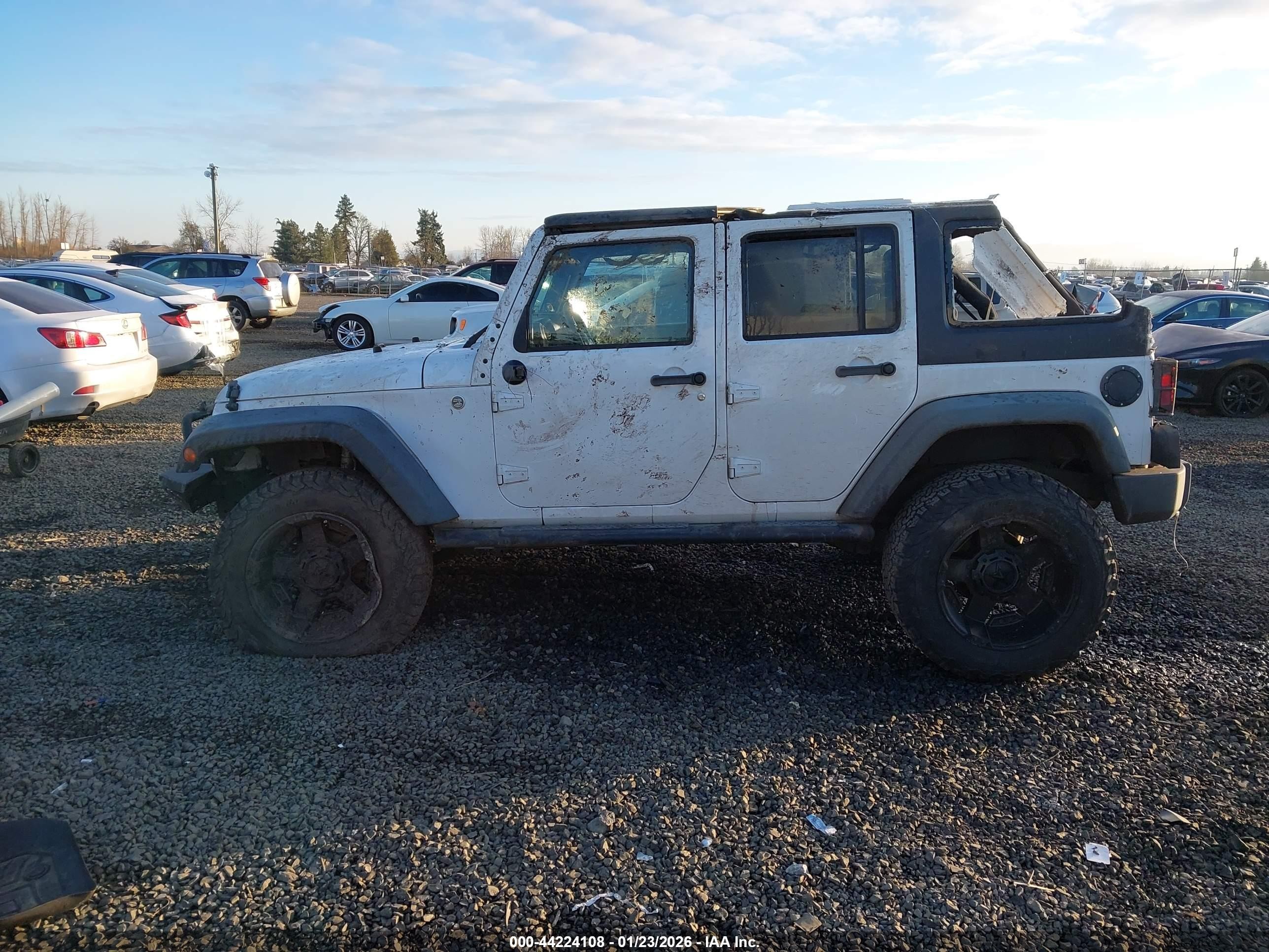2014 Jeep Wrangler Unlimited Sport White vin: 1C4BJWDG7EL281221