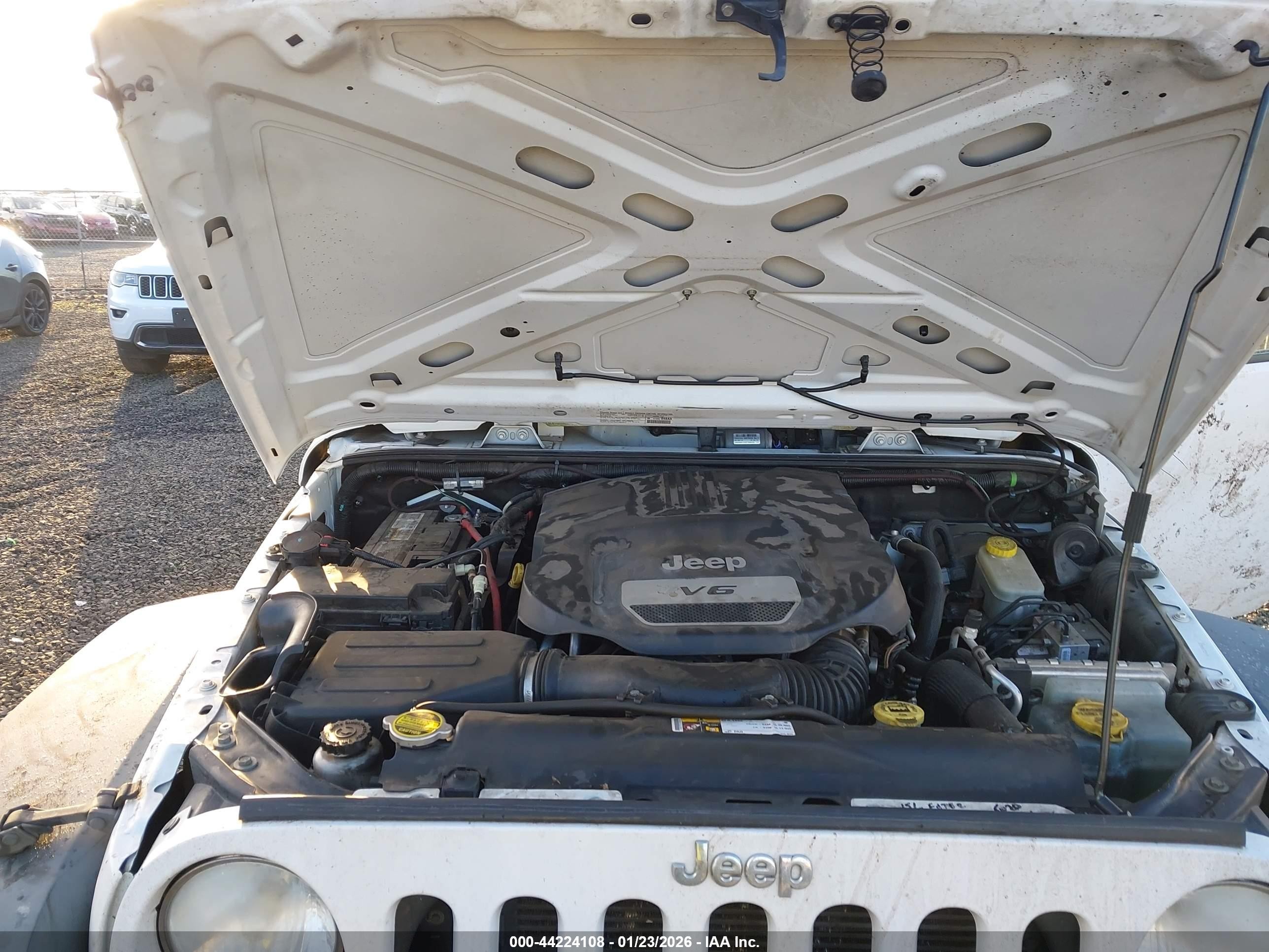 2014 Jeep Wrangler Unlimited Sport White vin: 1C4BJWDG7EL281221