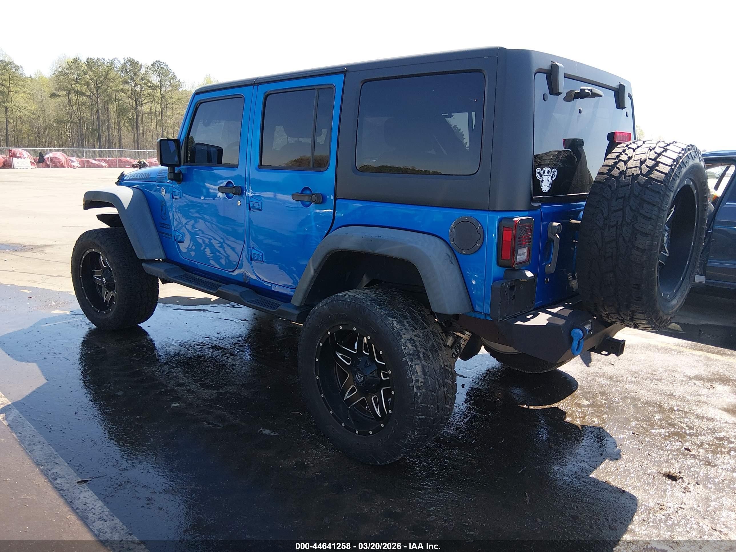 2015 Jeep Wrangler Unlimited Sport Blue vin: 1C4BJWDG7FL518677