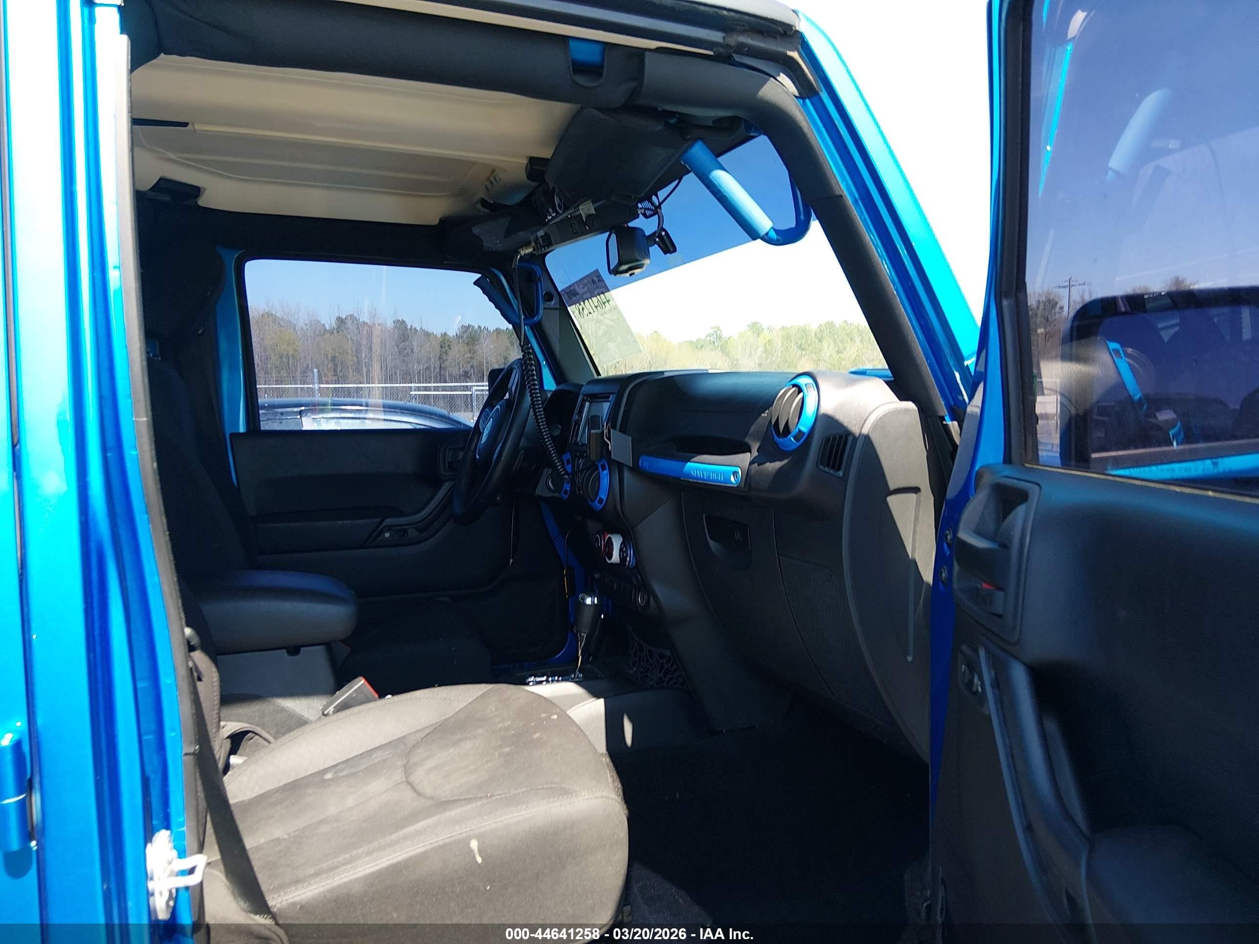 2015 Jeep Wrangler Unlimited Sport Blue vin: 1C4BJWDG7FL518677