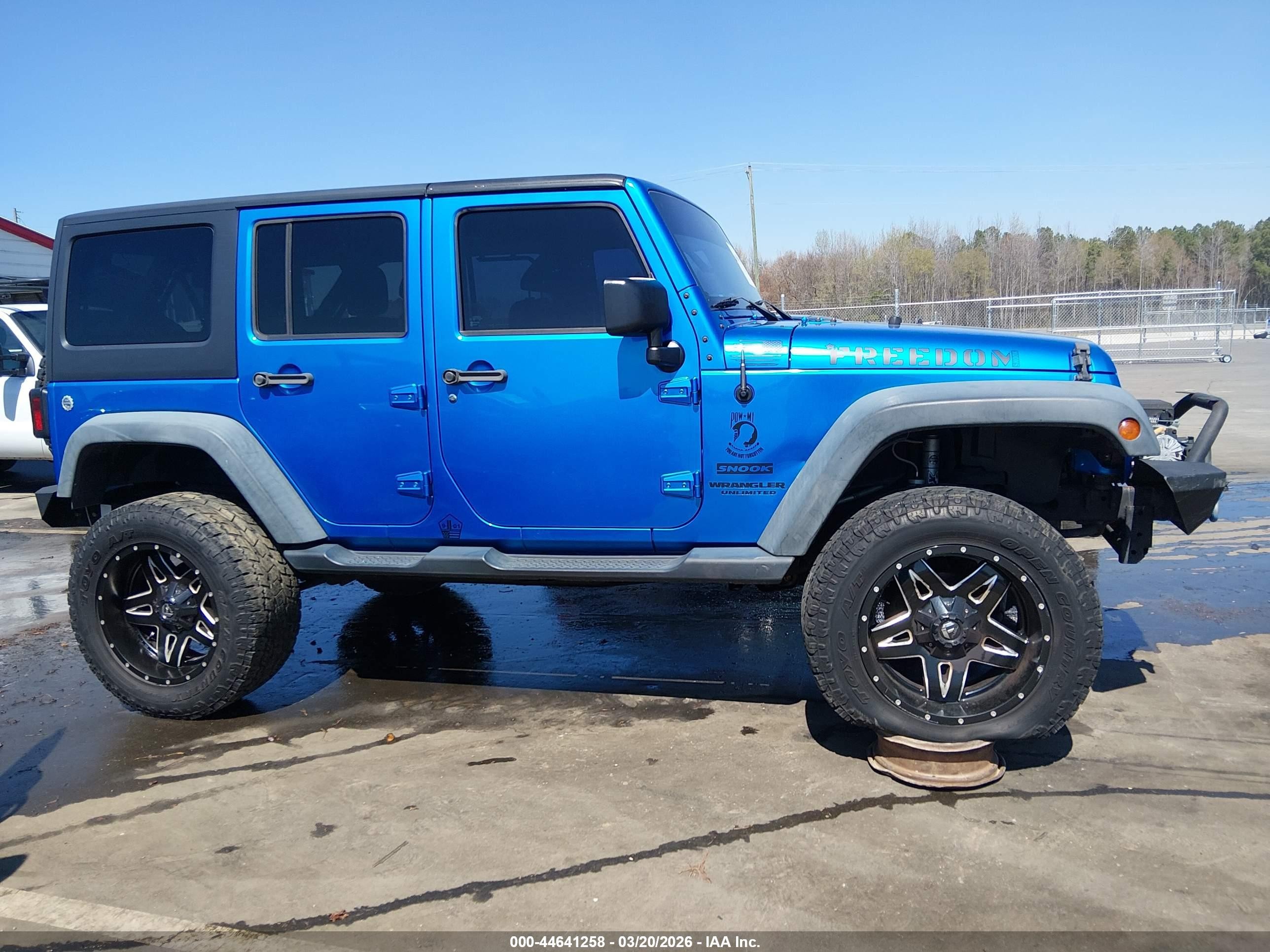 2015 Jeep Wrangler Unlimited Sport Blue vin: 1C4BJWDG7FL518677