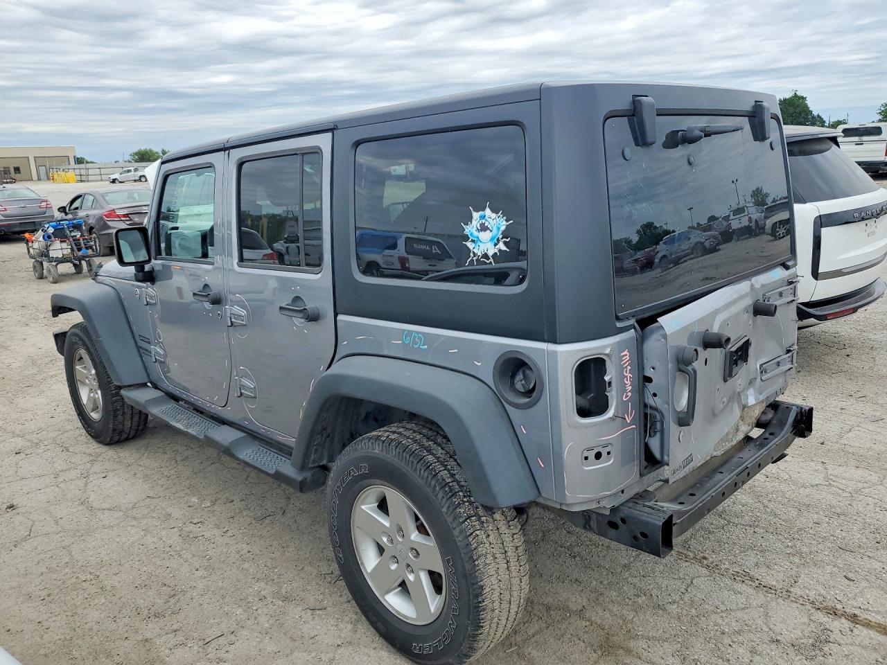 2015 Jeep Wrangler Unlimited Sport Silver vin: 1C4BJWDG7FL528898