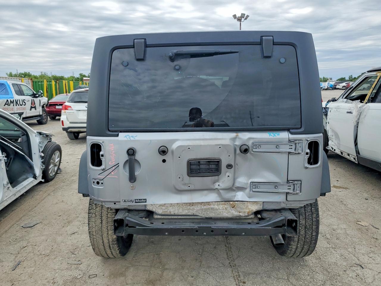 2015 Jeep Wrangler Unlimited Sport Silver vin: 1C4BJWDG7FL528898