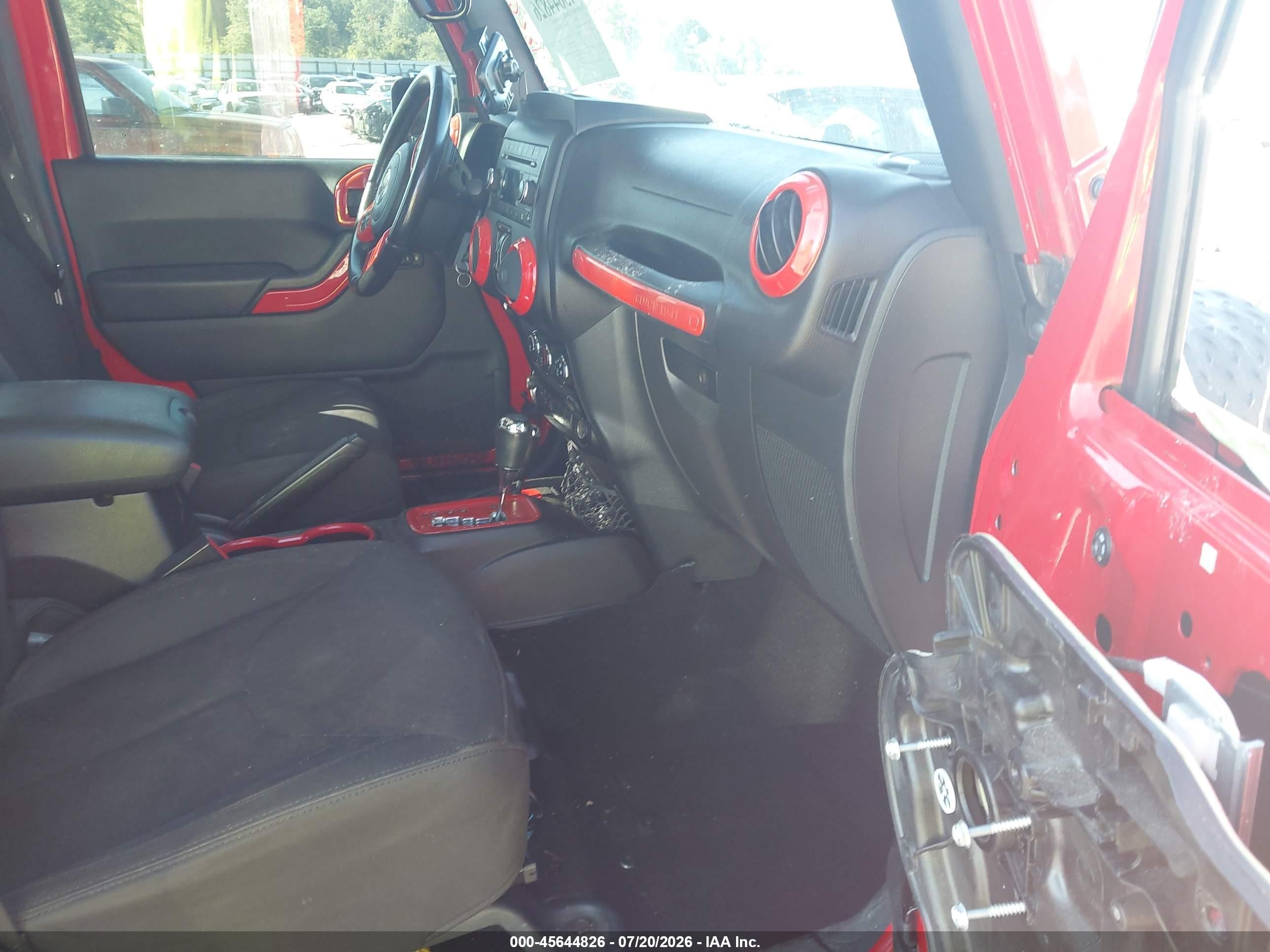 2015 Jeep Wrangler Unlimited Sport Red vin: 1C4BJWDG7FL670944