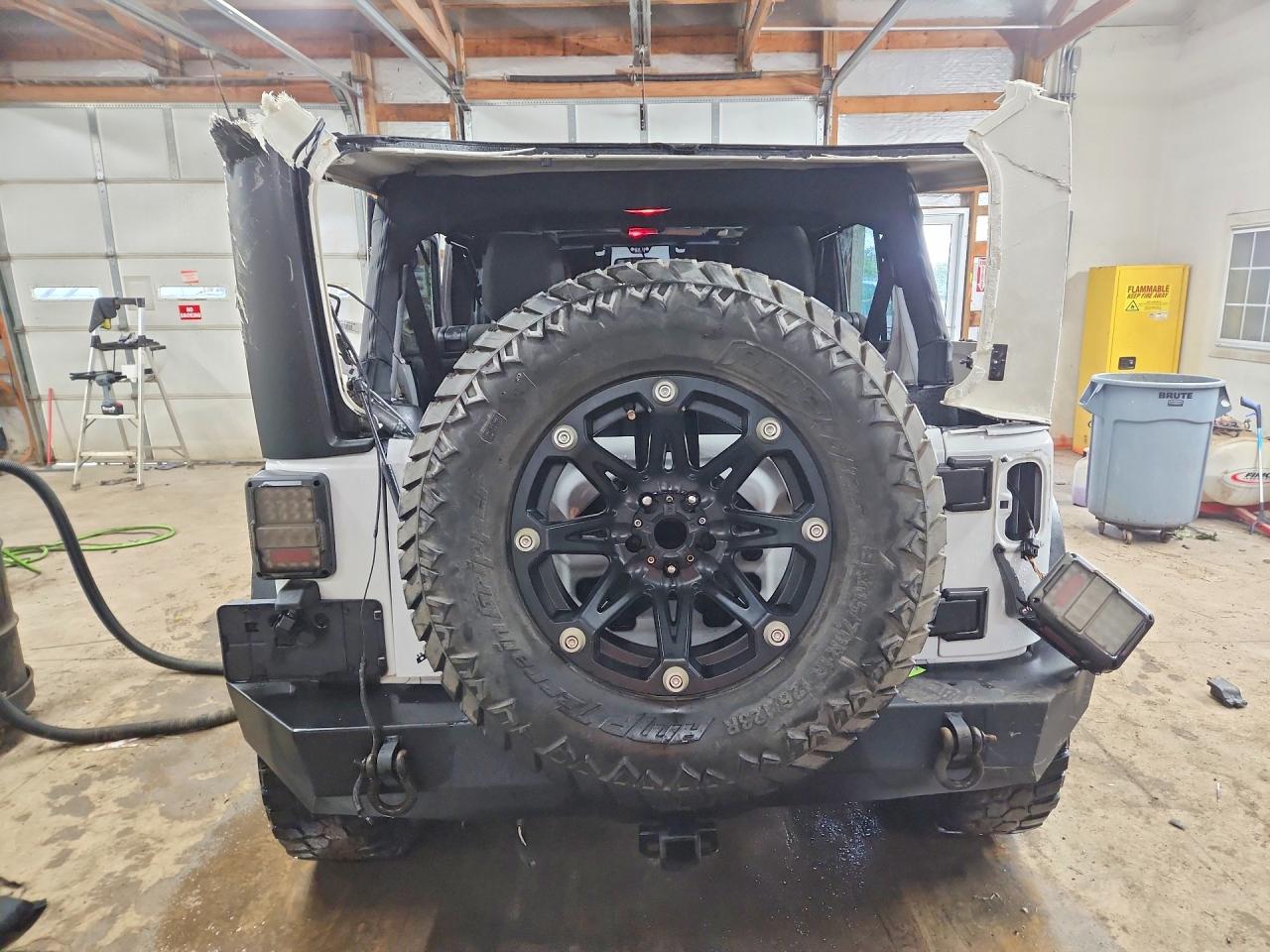 2017 Jeep Wrangler Unlimited Sport Белый vin: 1C4BJWDG7HL603036