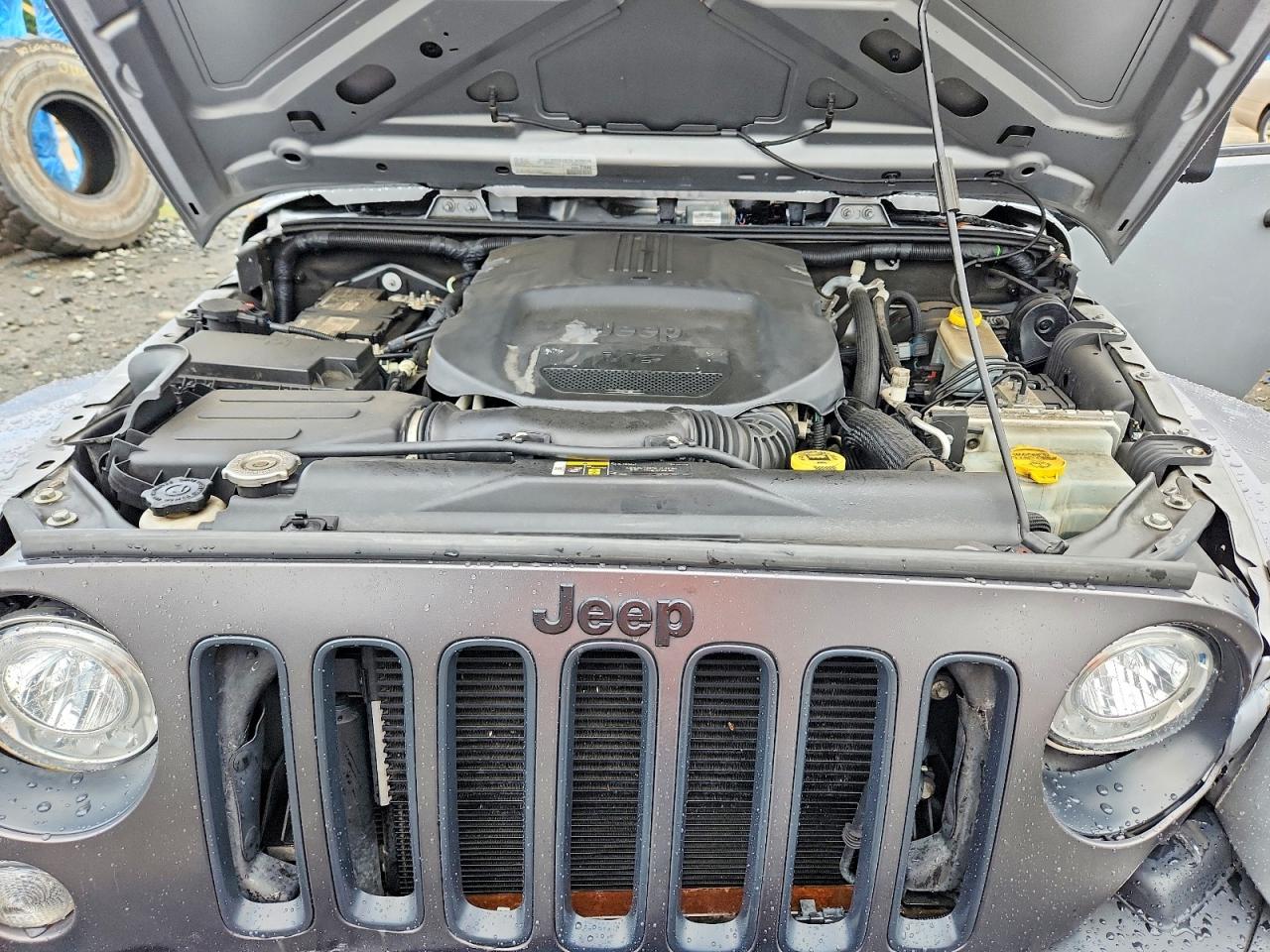 2018 Jeep Wrangler Unlimited Sport Silver vin: 1C4BJWDG7JL820883