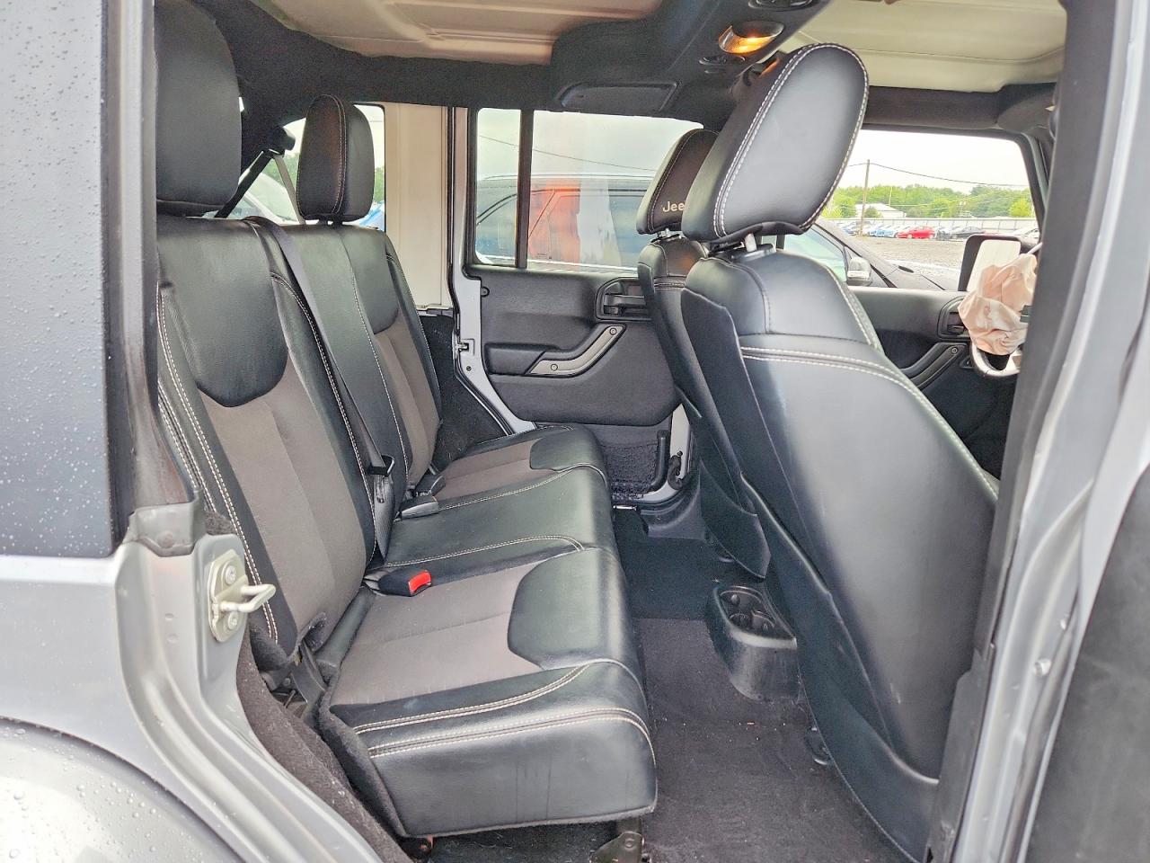 2018 Jeep Wrangler Unlimited Sport Silver vin: 1C4BJWDG7JL820883