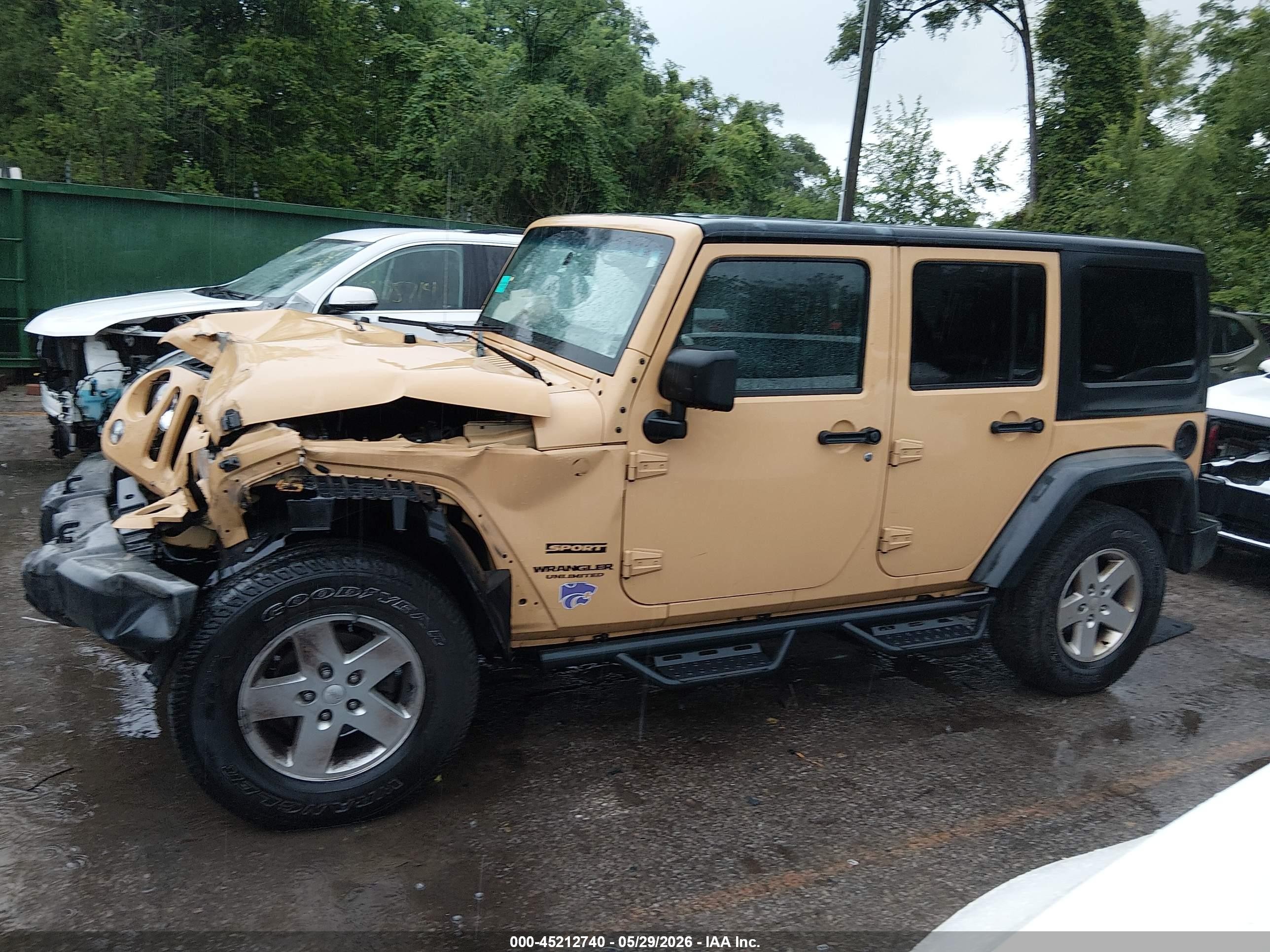 2014 Jeep Wrangler Unlimited Sport Tan vin: 1C4BJWDG8EL134129