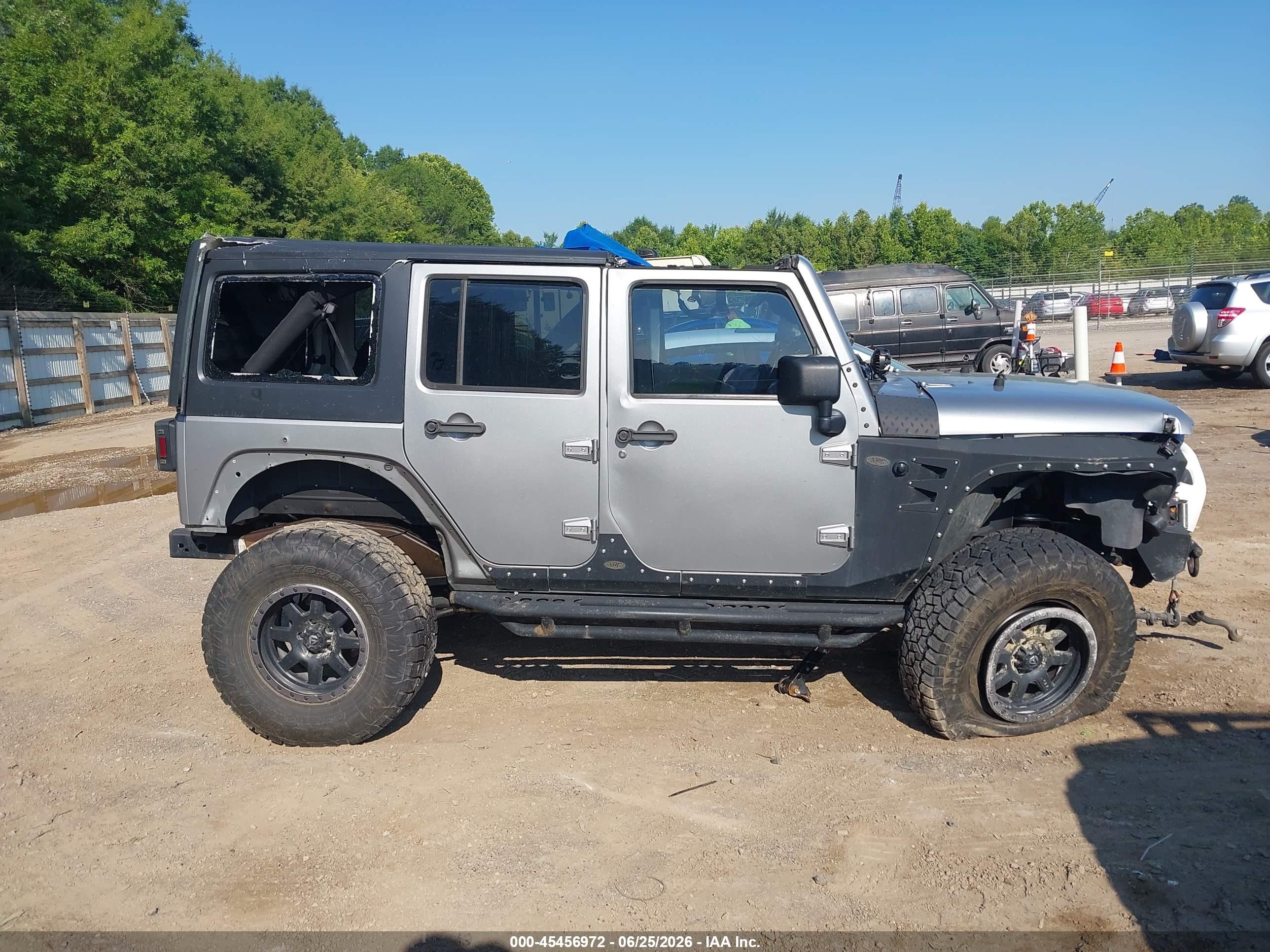 2014 Jeep Wrangler Unlimited Sport Gray vin: 1C4BJWDG8EL144465