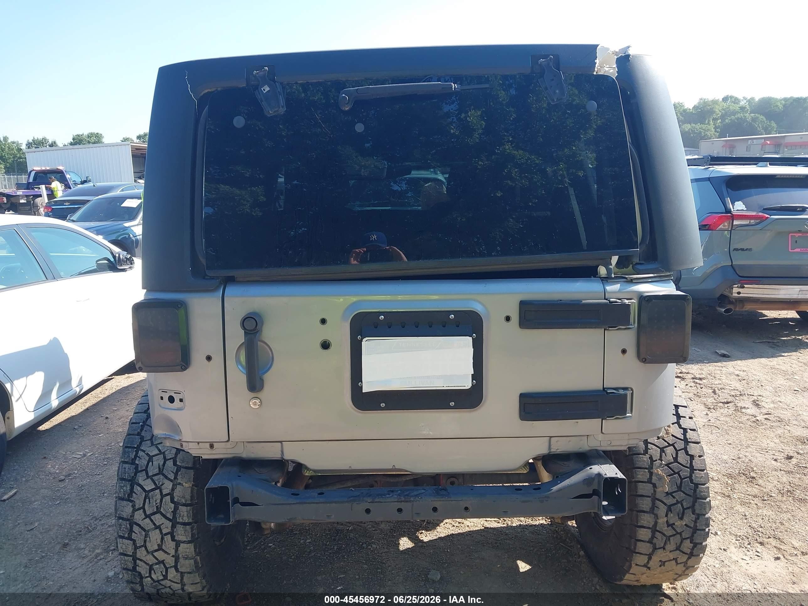 2014 Jeep Wrangler Unlimited Sport Gray vin: 1C4BJWDG8EL144465