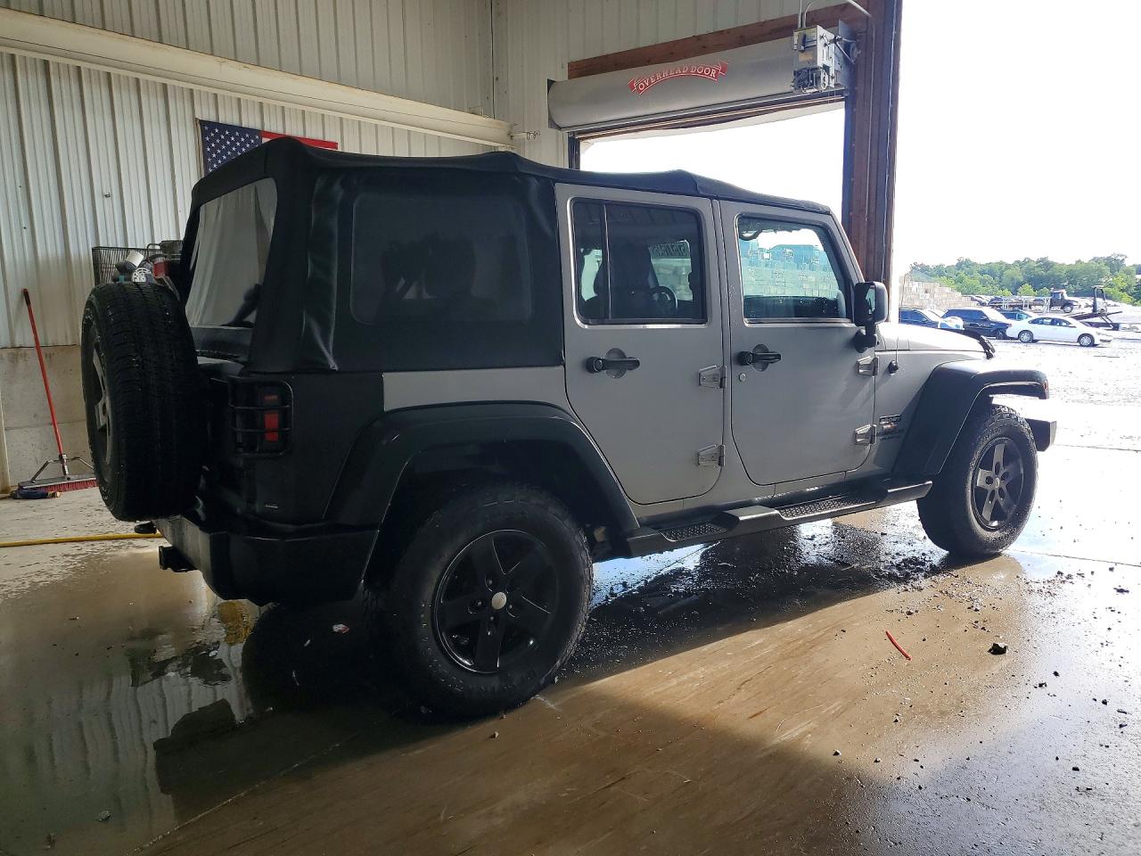2014 Jeep Wrangler Unlimited Sport Silver vin: 1C4BJWDG8EL155756