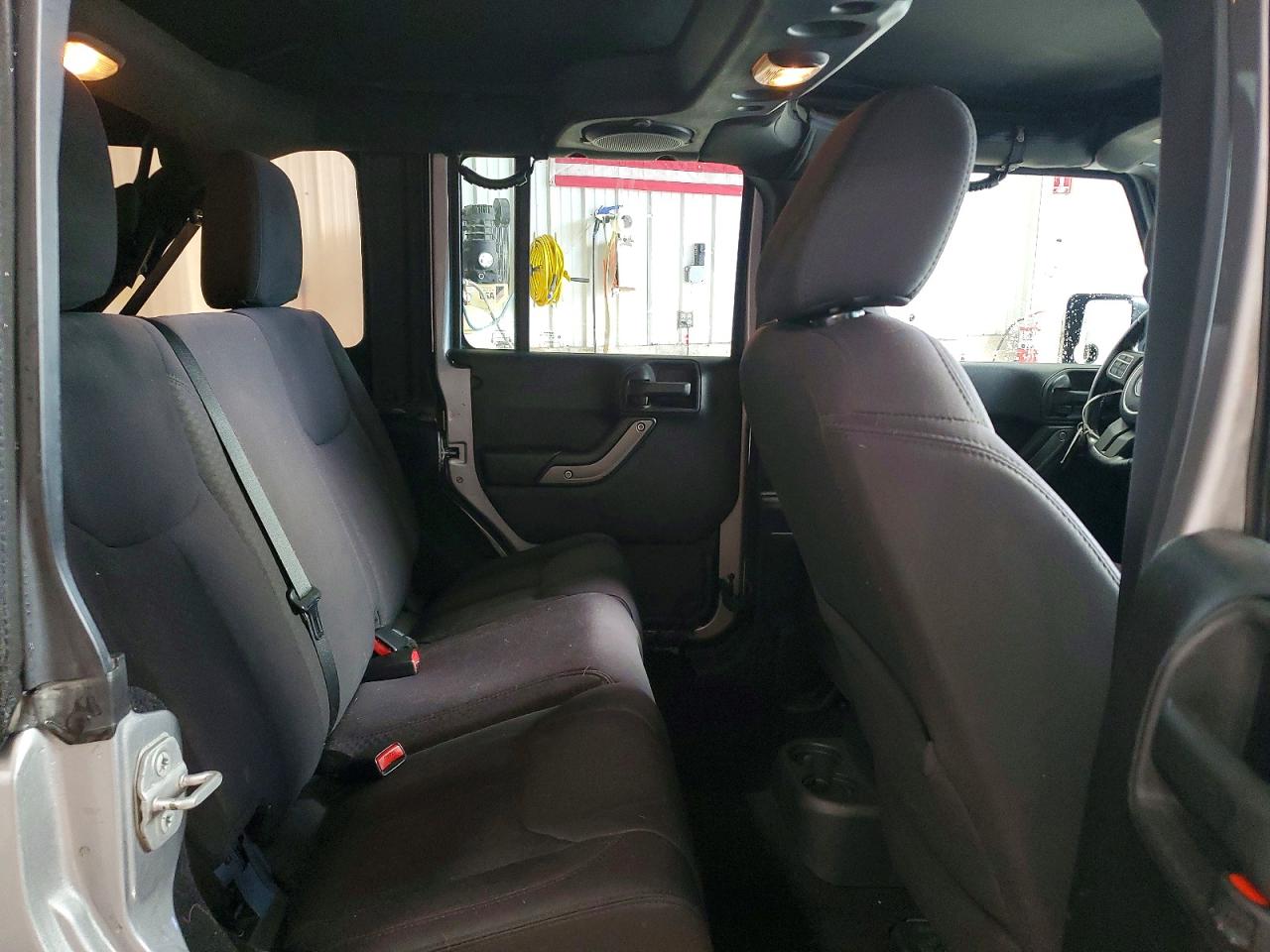 2014 Jeep Wrangler Unlimited Sport Silver vin: 1C4BJWDG8EL155756