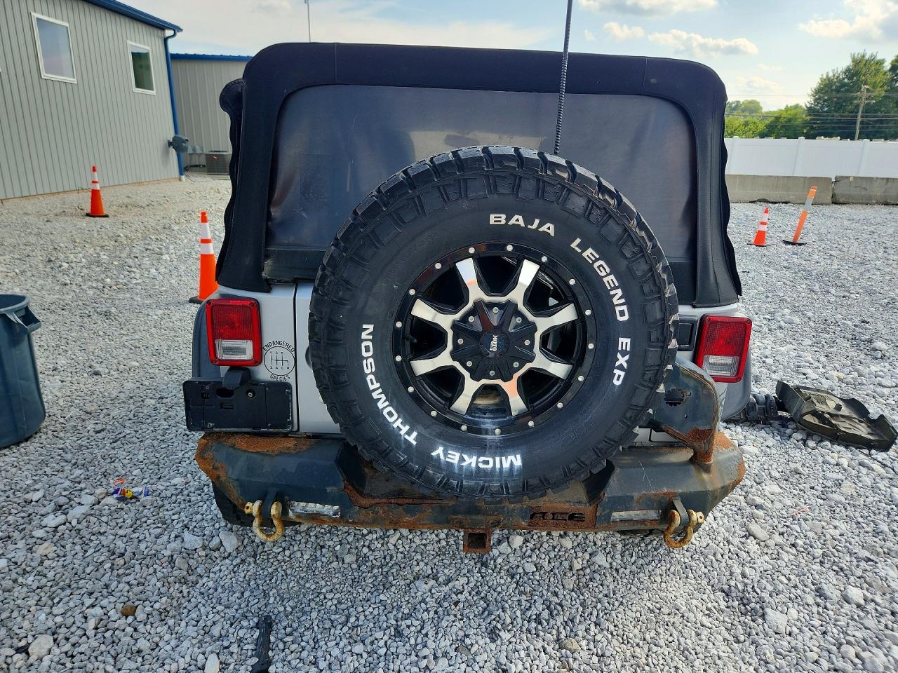 2014 Jeep Wrangler Unlimited Sport Silver vin: 1C4BJWDG8EL190684
