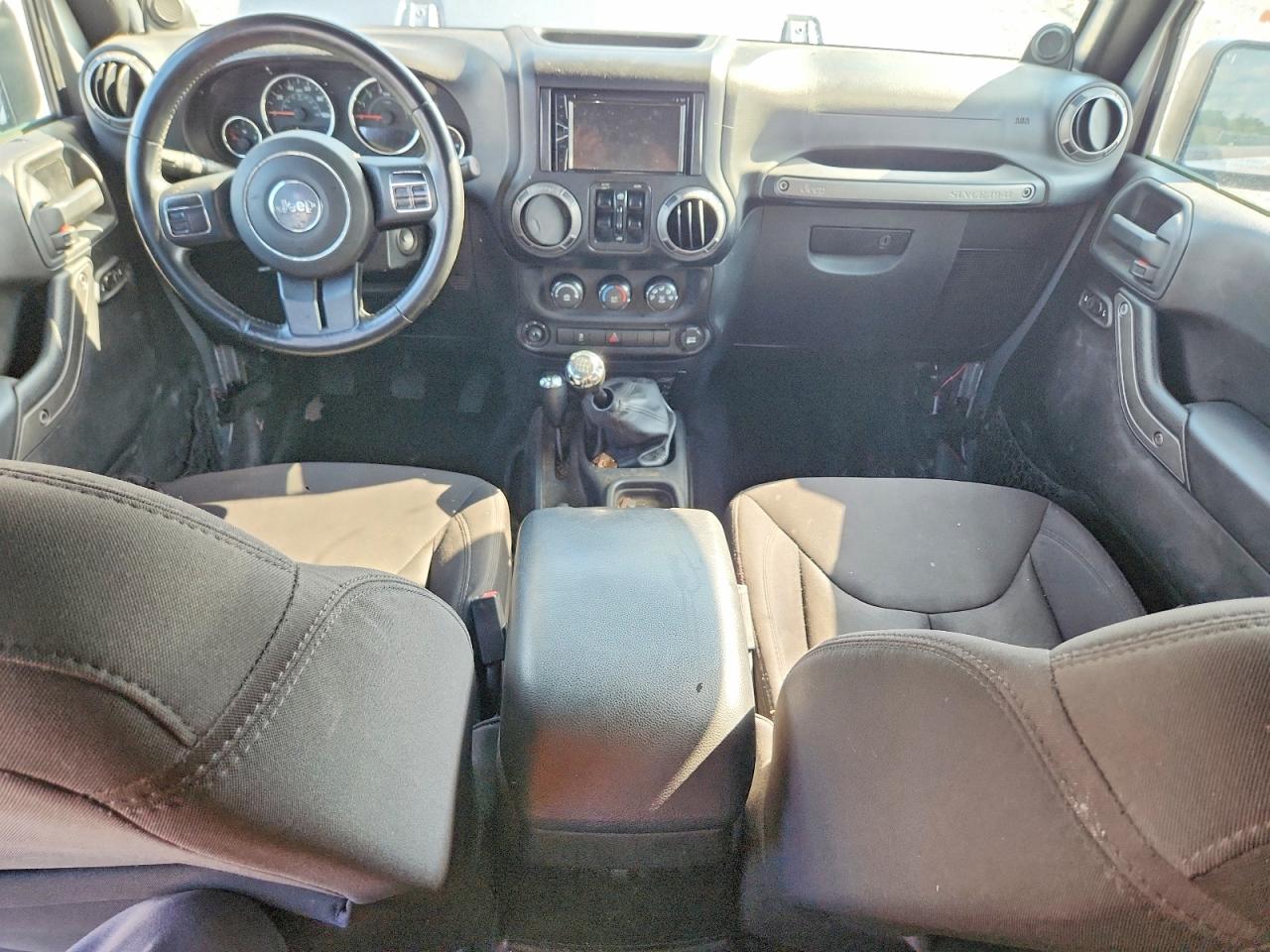 2014 Jeep Wrangler Unlimited Sport Silver vin: 1C4BJWDG8EL190684