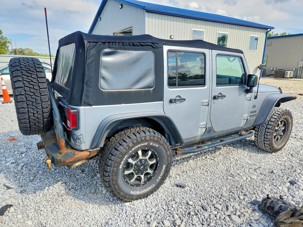 2014 Jeep Wrangler Unlimited Sport Silver vin: 1C4BJWDG8EL190684