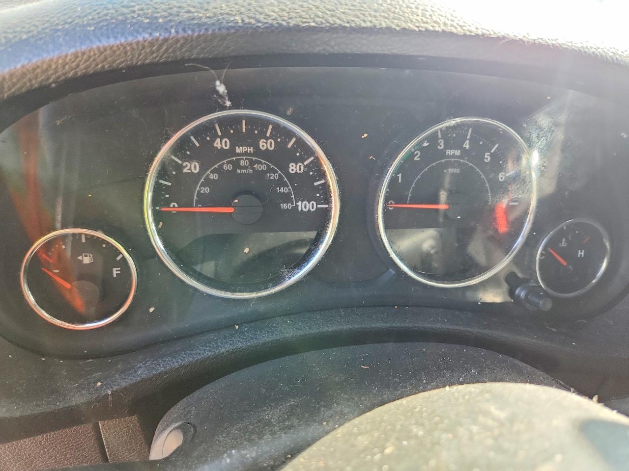 2014 Jeep Wrangler Unlimited Sport Silver vin: 1C4BJWDG8EL190684