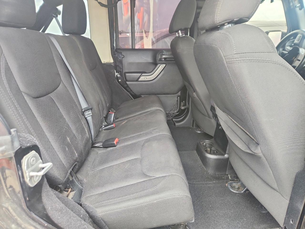 2014 Jeep Wrangler Unlimited Sport Black vin: 1C4BJWDG8EL251371