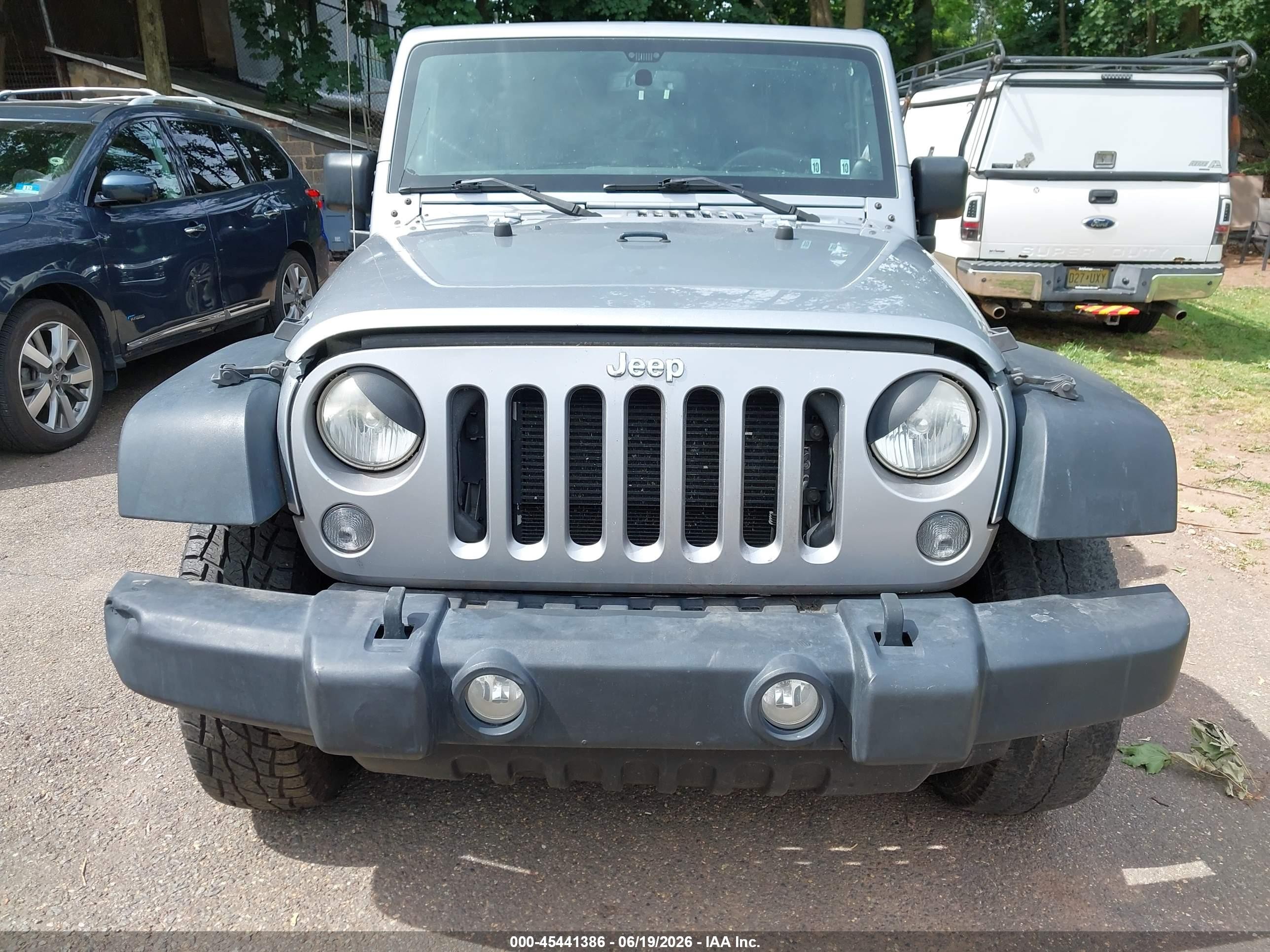 2014 Jeep Wrangler Unlimited Sport Silver vin: 1C4BJWDG8EL314694