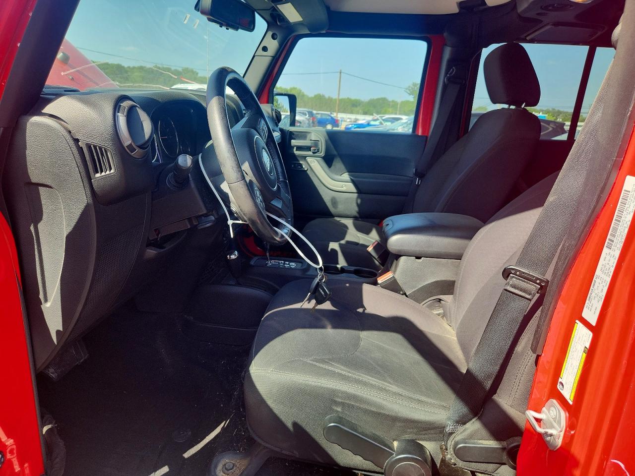 2015 Jeep Wrangler Unlimited Sport Red vin: 1C4BJWDG8FL520258