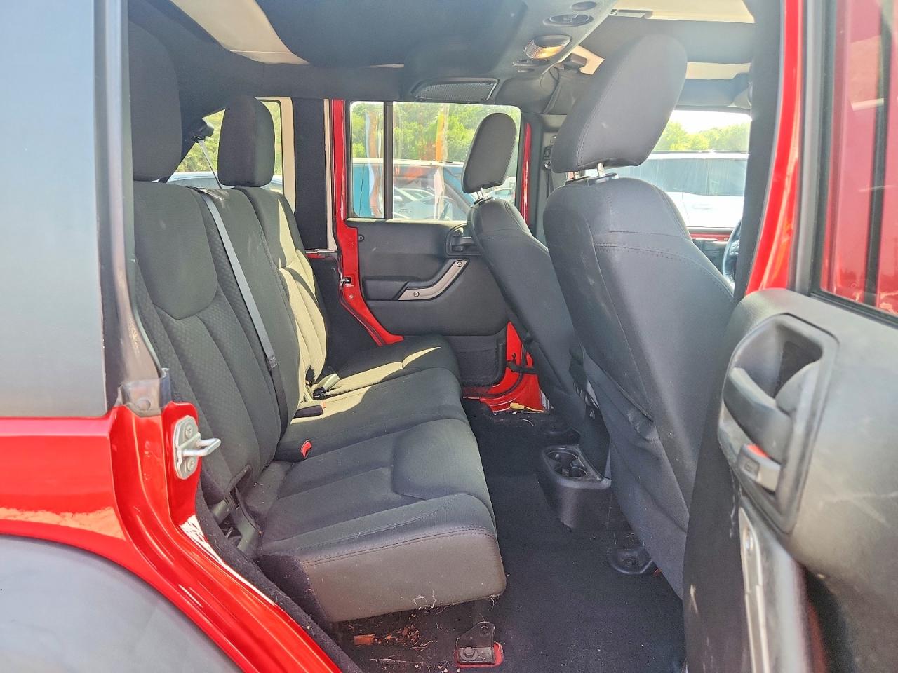 2015 Jeep Wrangler Unlimited Sport Red vin: 1C4BJWDG8FL520258