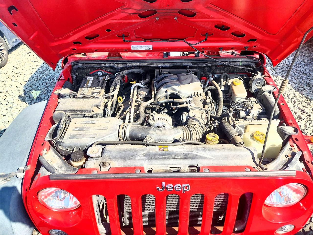 2015 Jeep Wrangler Unlimited Sport Red vin: 1C4BJWDG8FL520258