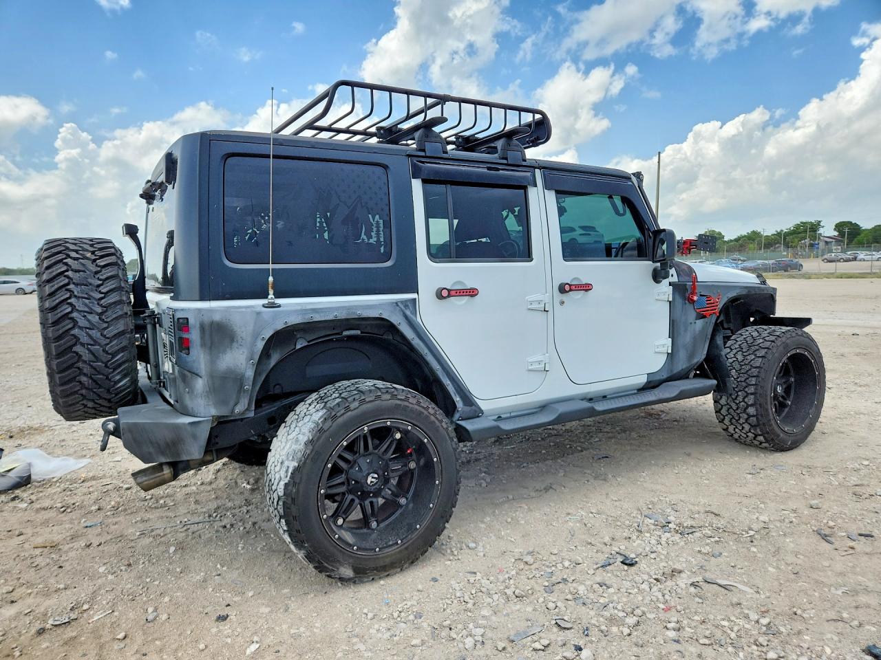 2015 Jeep Wrangler Unlimited Sport White vin: 1C4BJWDG8FL549291