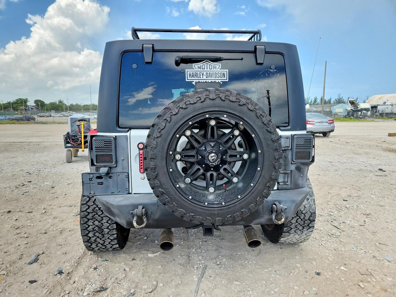 2015 Jeep Wrangler Unlimited Sport White vin: 1C4BJWDG8FL549291