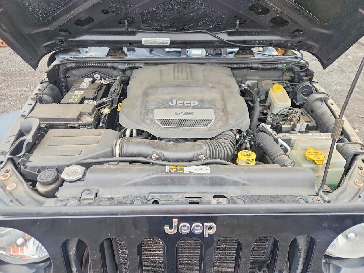 2015 Jeep Wrangler Unlimited Sport Black vin: 1C4BJWDG8FL549730