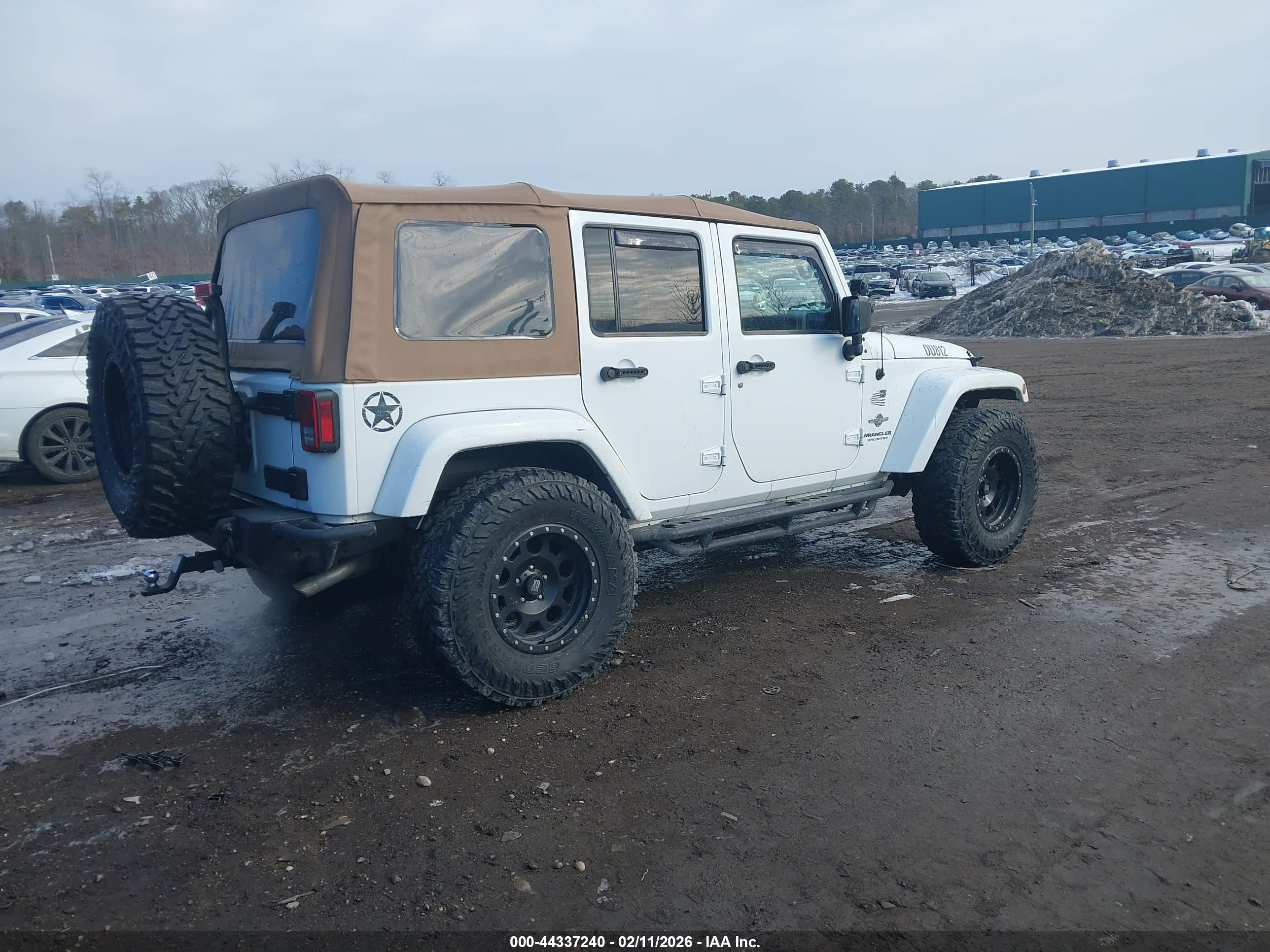 2015 Jeep Wrangler Unlimited Freedom Edition White vin: 1C4BJWDG8FL573347