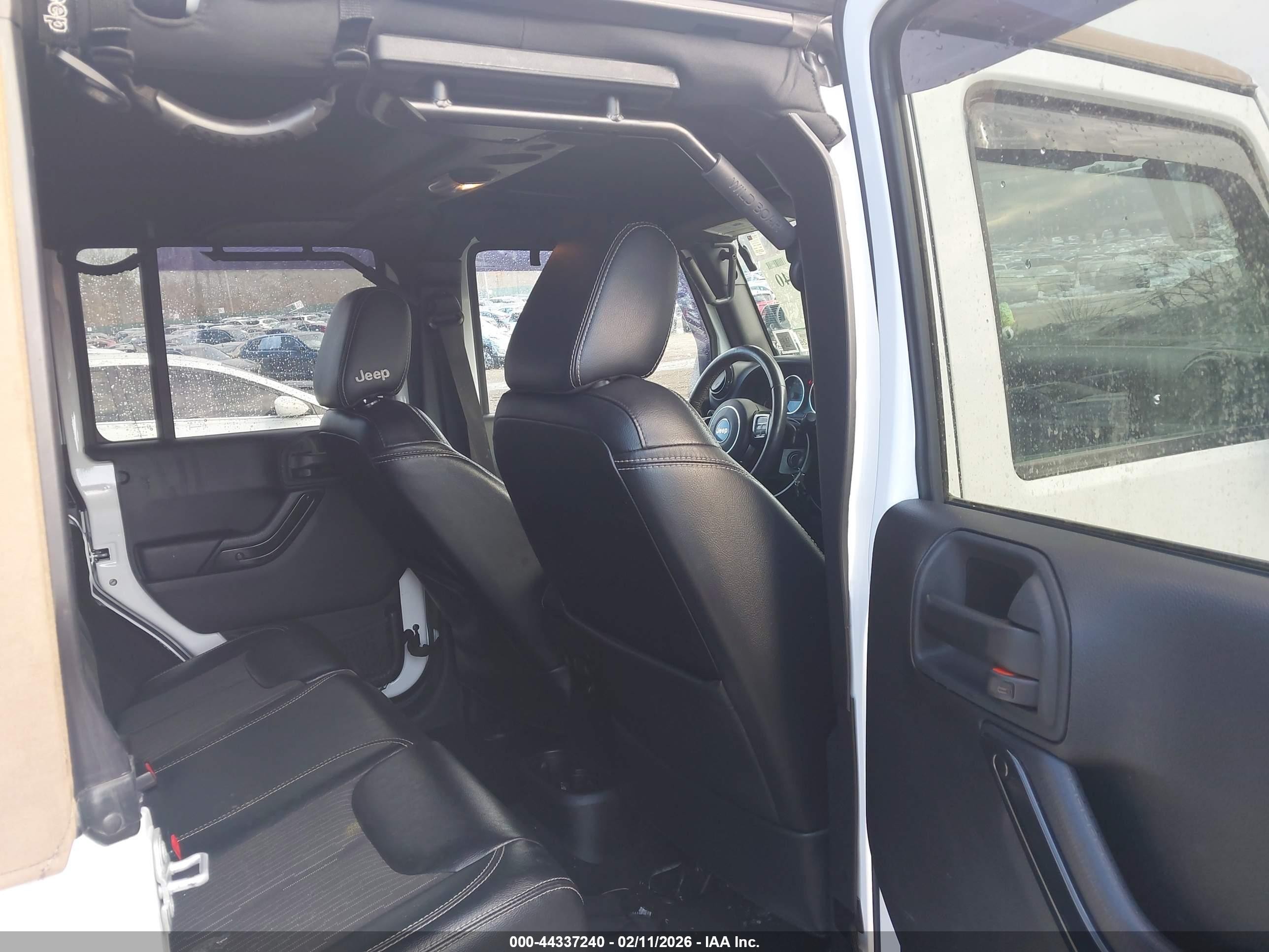2015 Jeep Wrangler Unlimited Freedom Edition White vin: 1C4BJWDG8FL573347