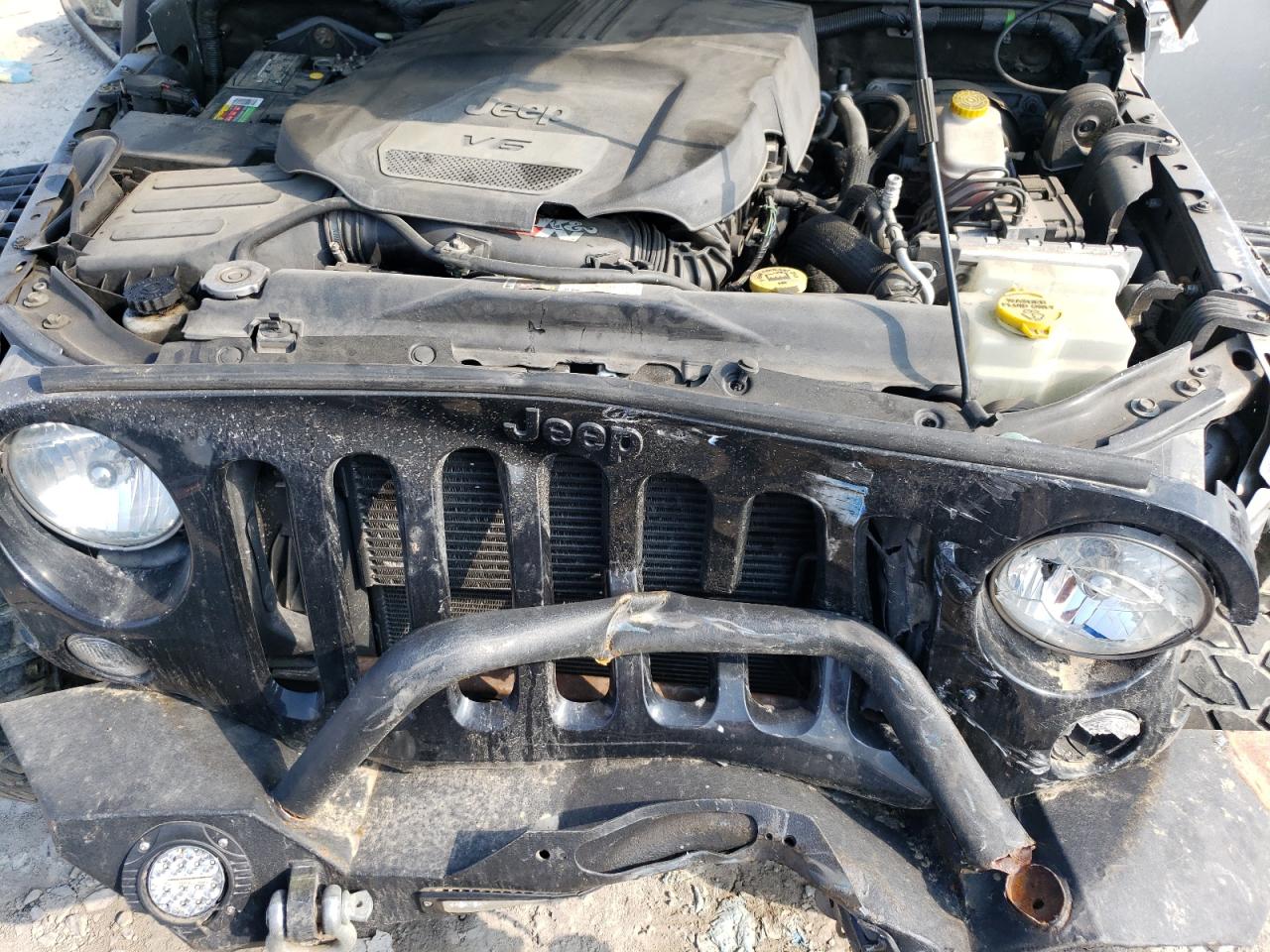 2015 Jeep Wrangler Unlimited Sport Silver vin: 1C4BJWDG8FL588169