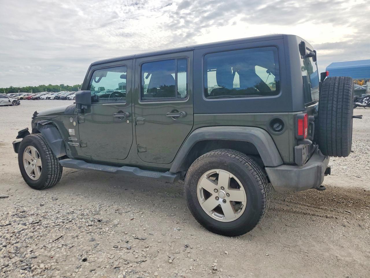 2015 Jeep Wrangler Unlimited Sport Green vin: 1C4BJWDG8FL653778