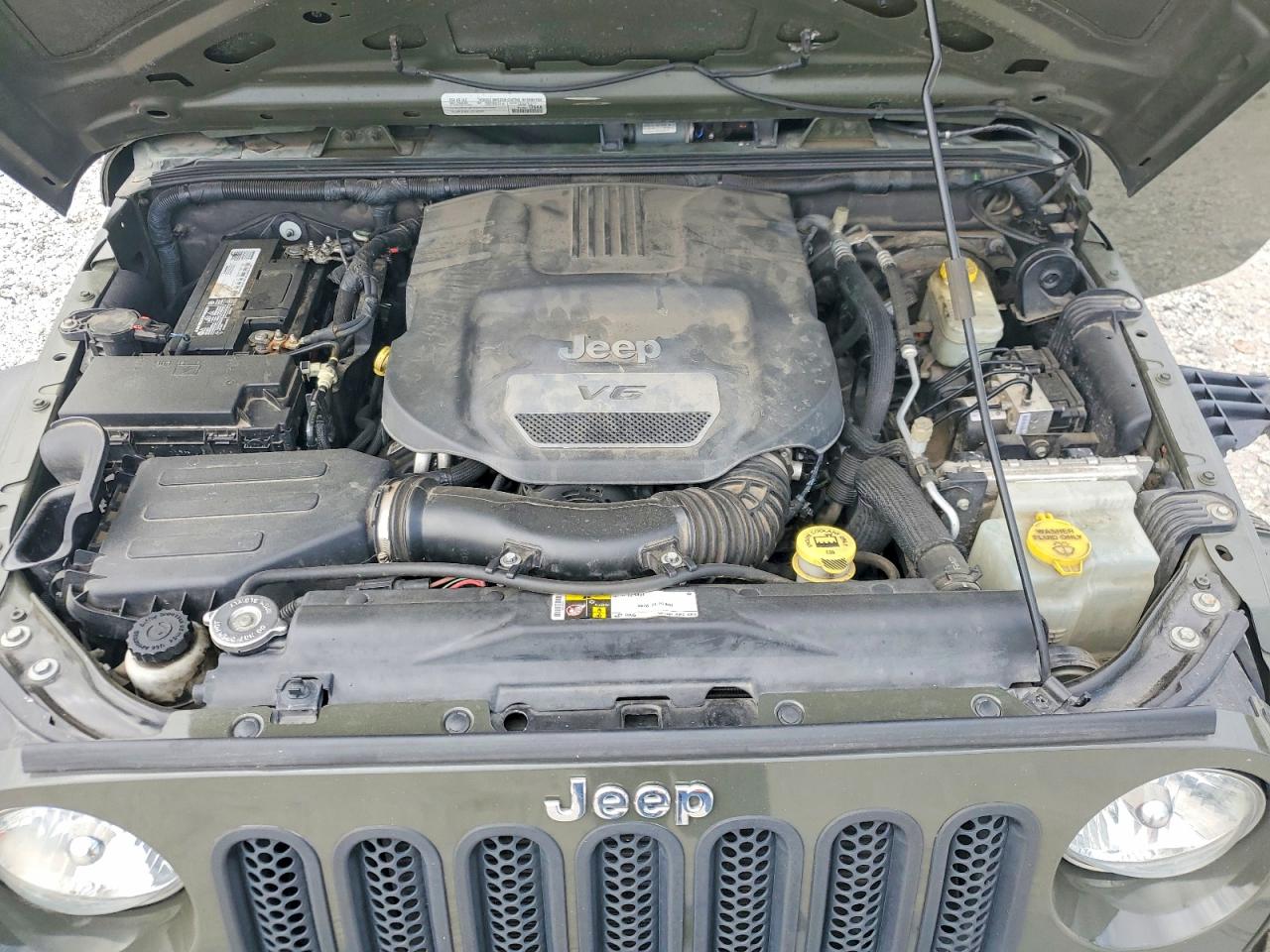 2015 Jeep Wrangler Unlimited Sport Green vin: 1C4BJWDG8FL653778