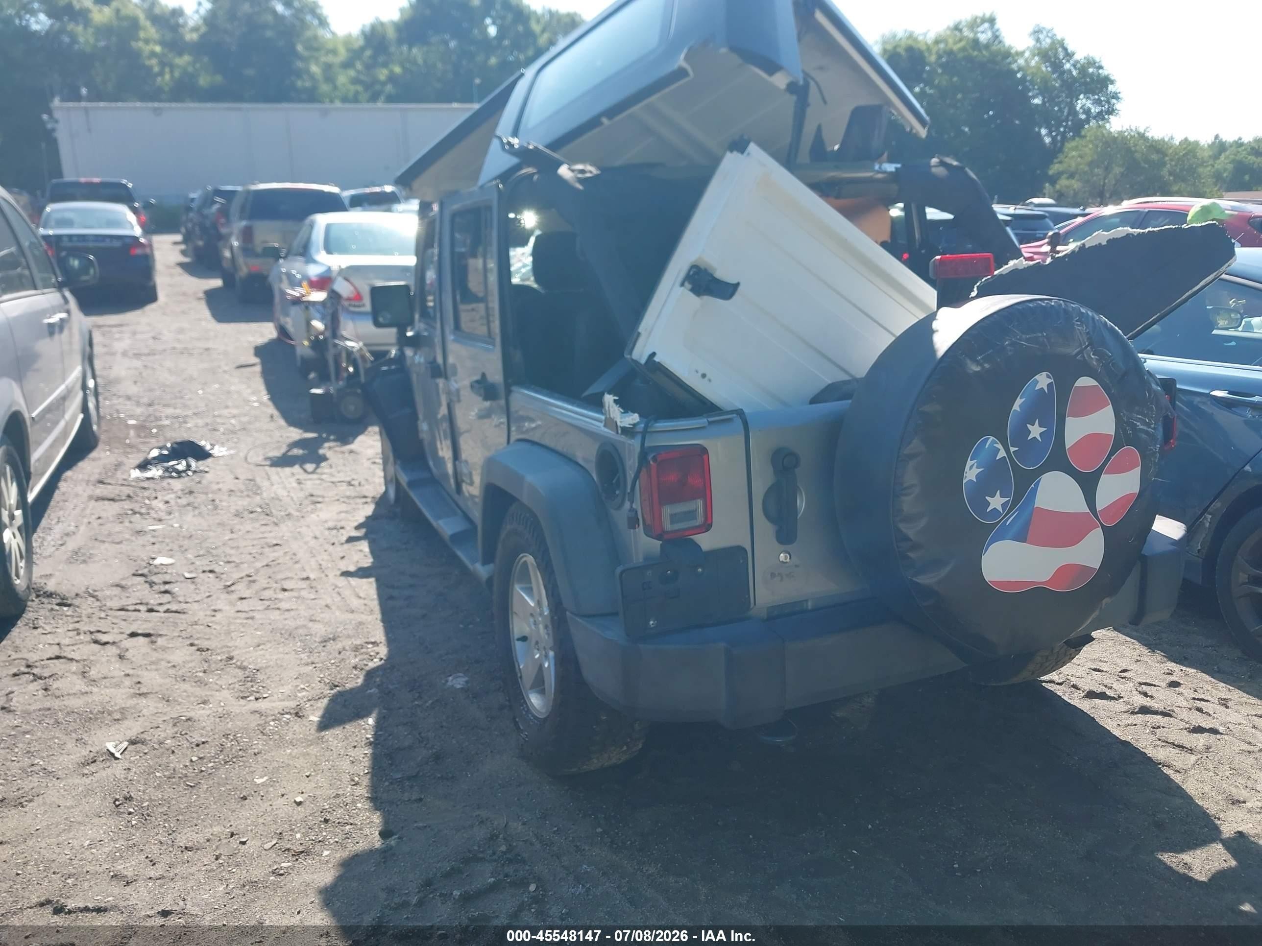 2015 Jeep Wrangler Unlimited Sport Silver vin: 1C4BJWDG8FL663081