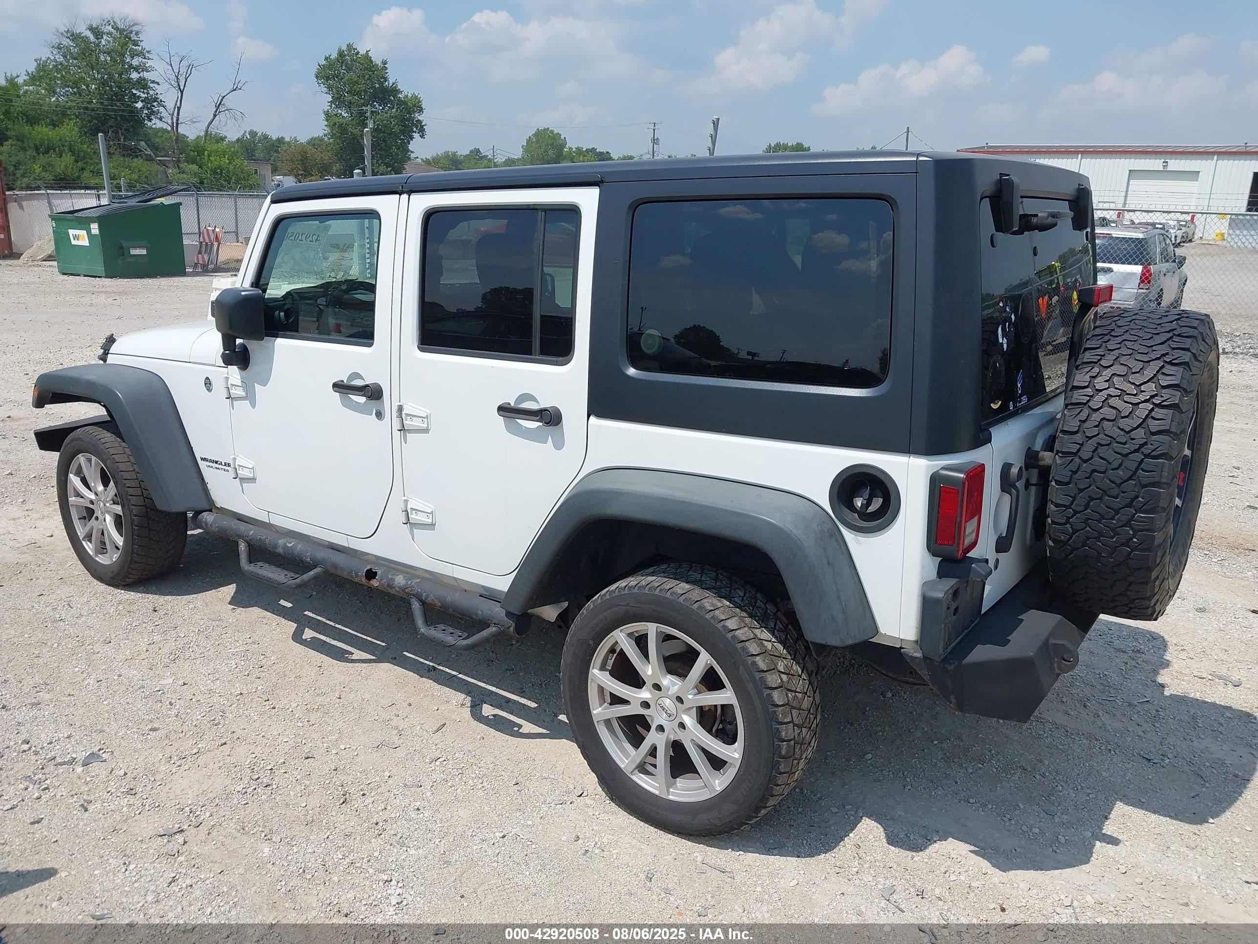 2015 Jeep Wrangler Unlimited Sport White vin: 1C4BJWDG8FL703479