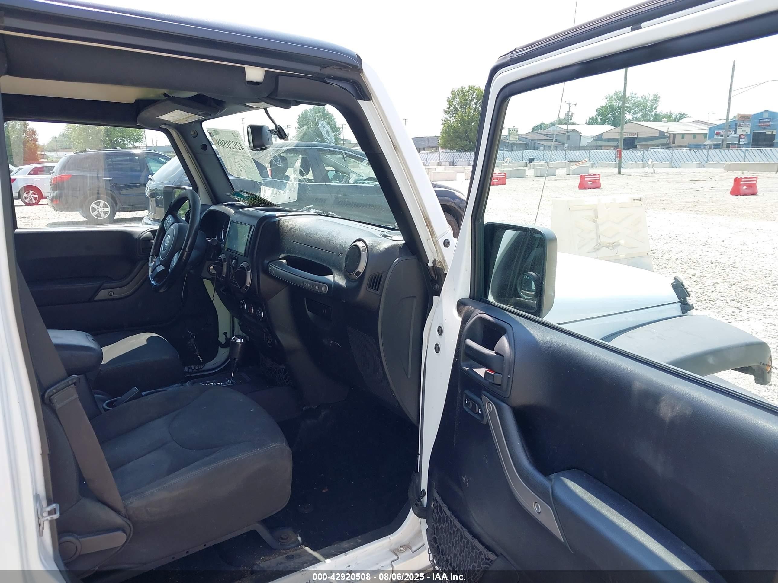 2015 Jeep Wrangler Unlimited Sport White vin: 1C4BJWDG8FL703479