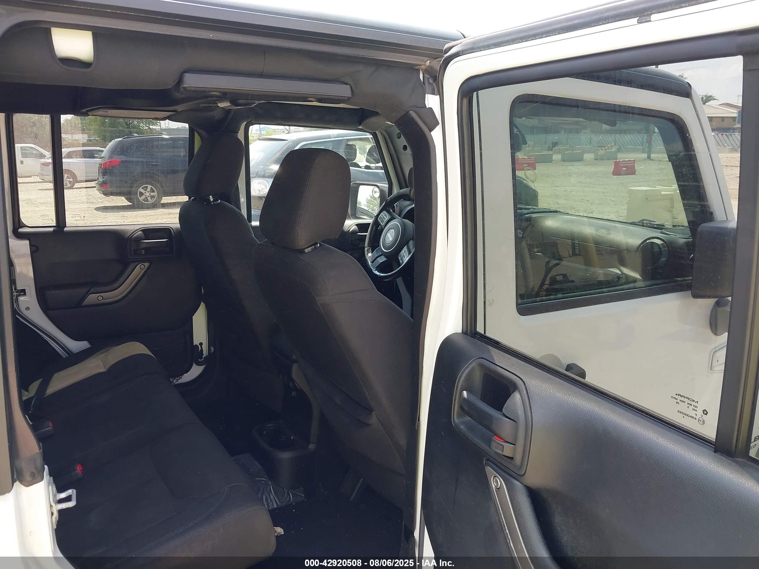 2015 Jeep Wrangler Unlimited Sport White vin: 1C4BJWDG8FL703479