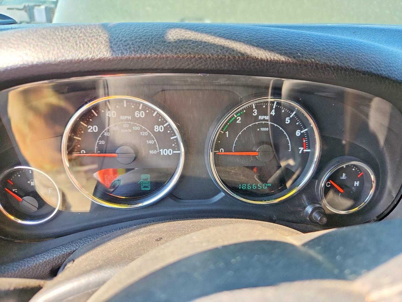 2015 Jeep Wrangler Unlimited Sport Зеленый vin: 1C4BJWDG8FL744789