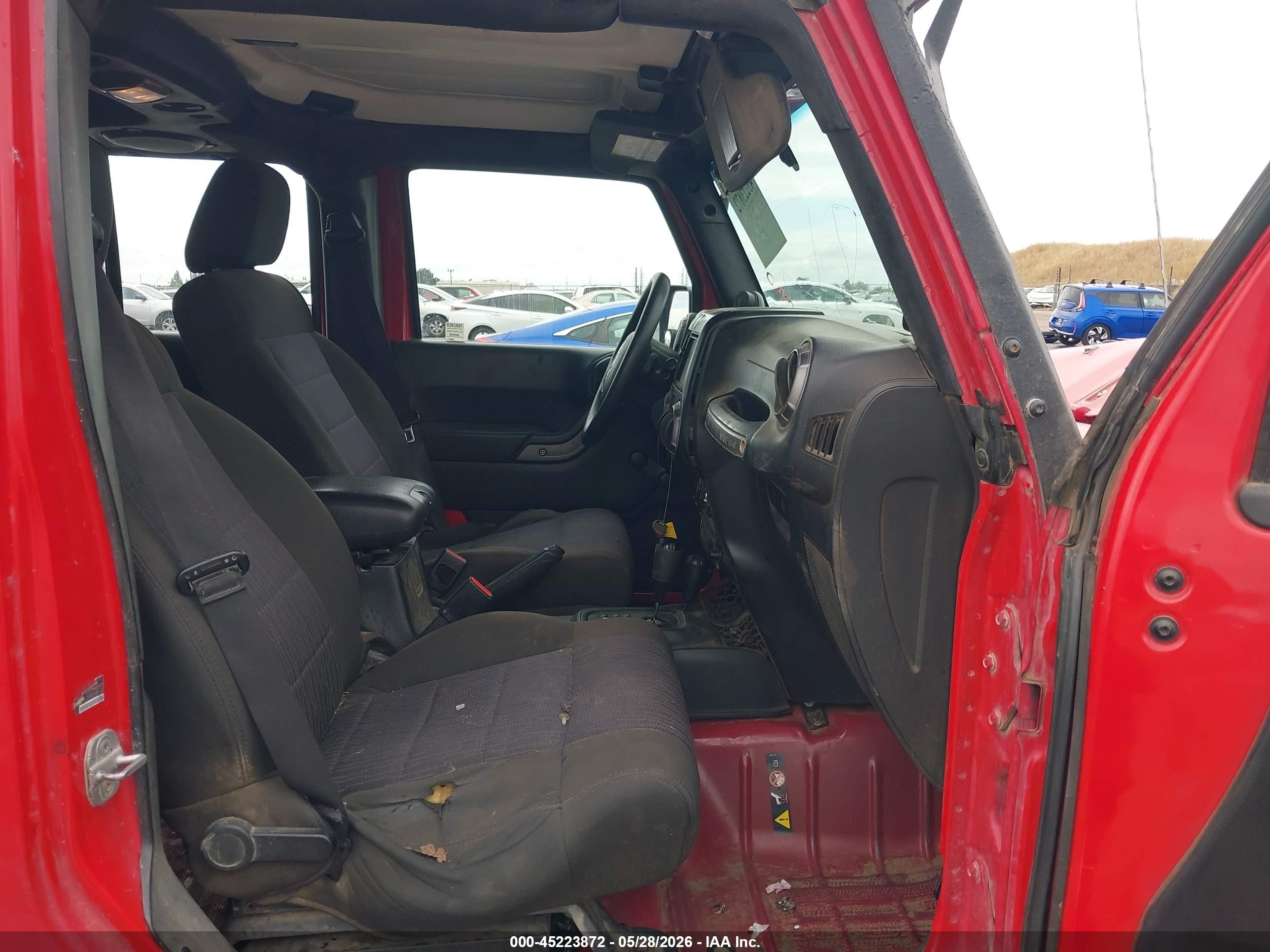2012 Jeep Wrangler Unlimited Sport Red vin: 1C4BJWDG9CL133228