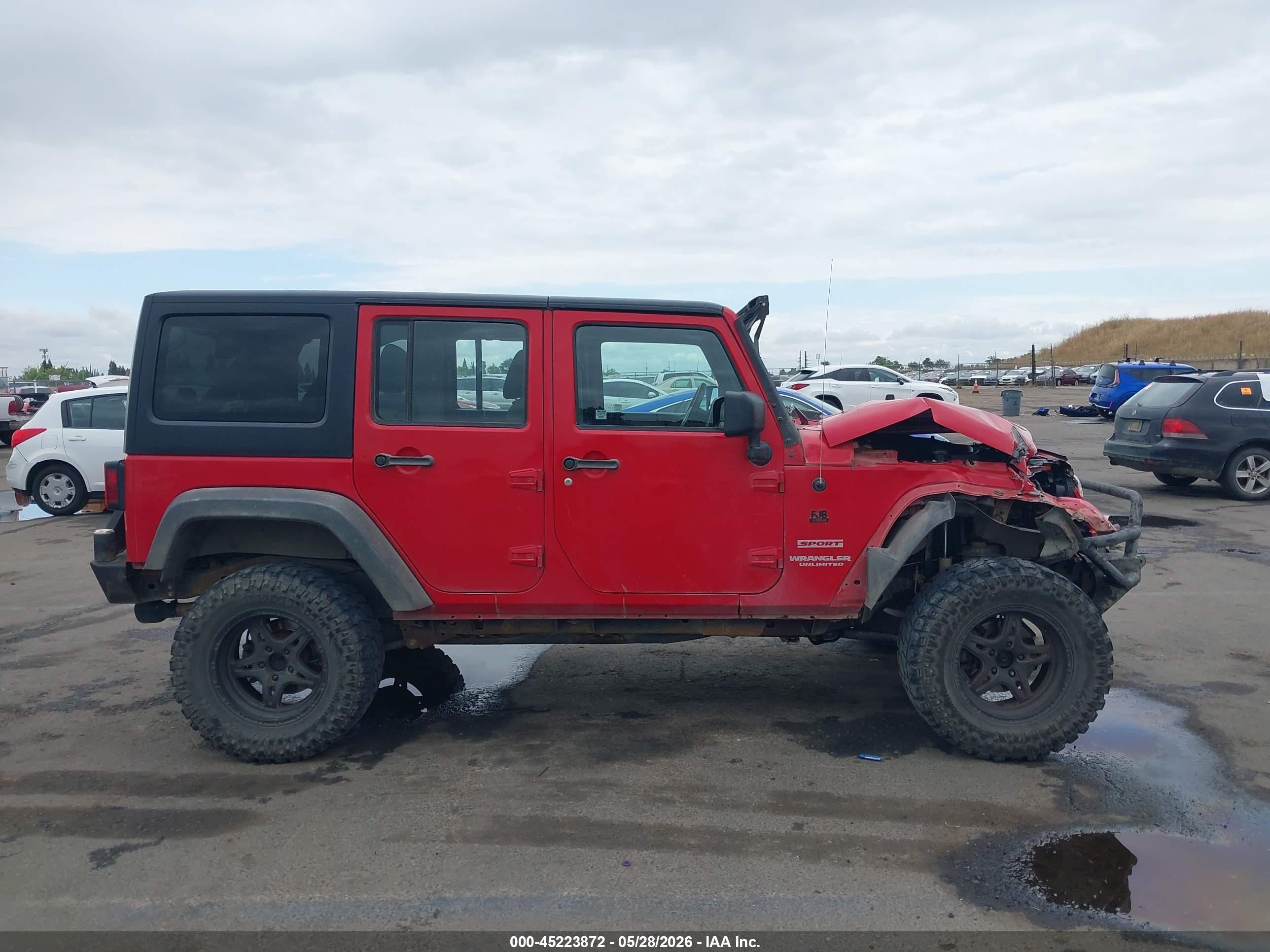 2012 Jeep Wrangler Unlimited Sport Red vin: 1C4BJWDG9CL133228